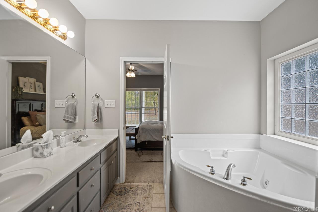 PEBBLE LAKE - Residential