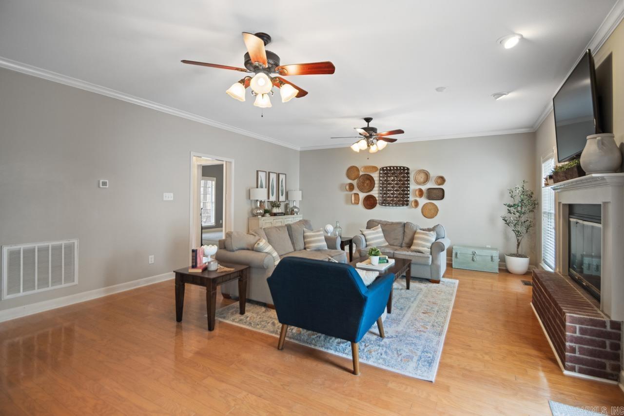 PEBBLE LAKE - Residential