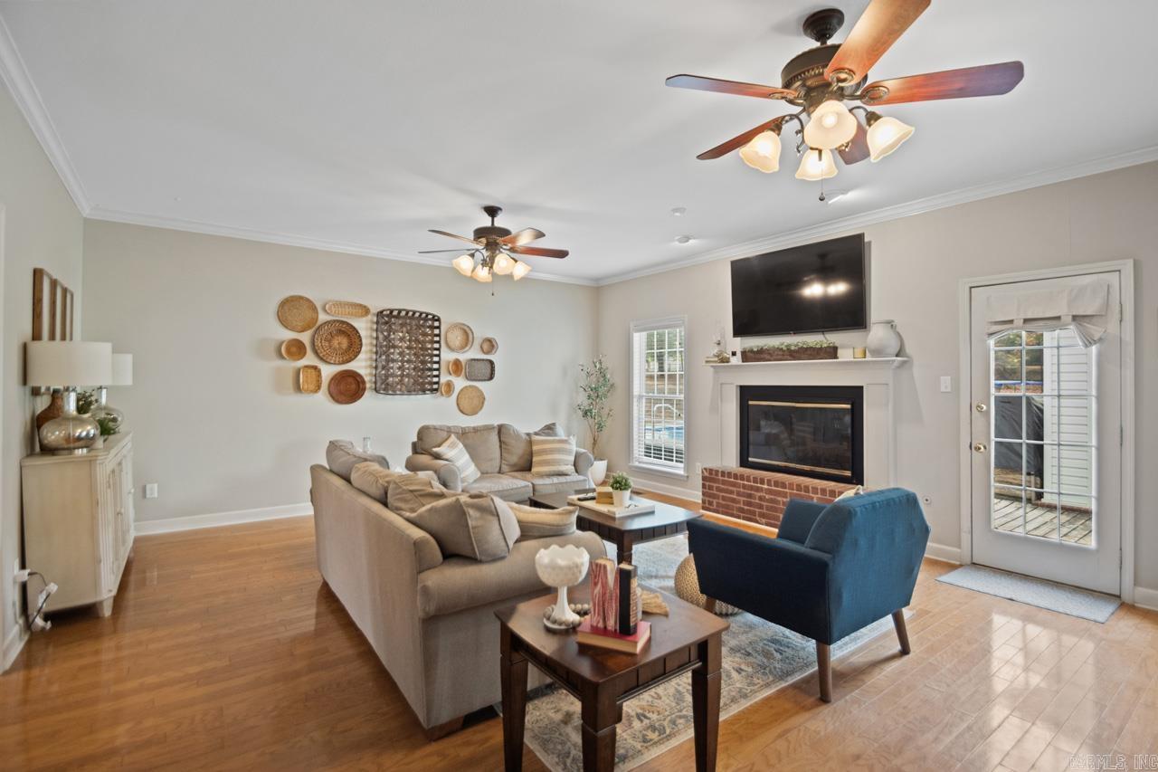 PEBBLE LAKE - Residential