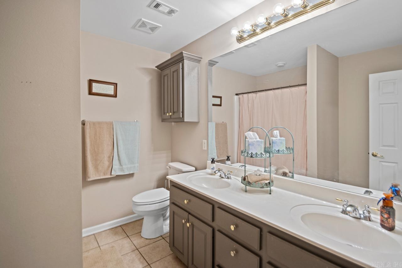 PEBBLE LAKE - Residential