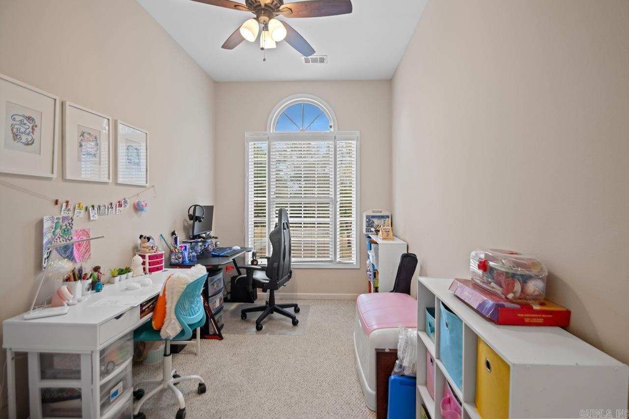 PEBBLE LAKE - Residential