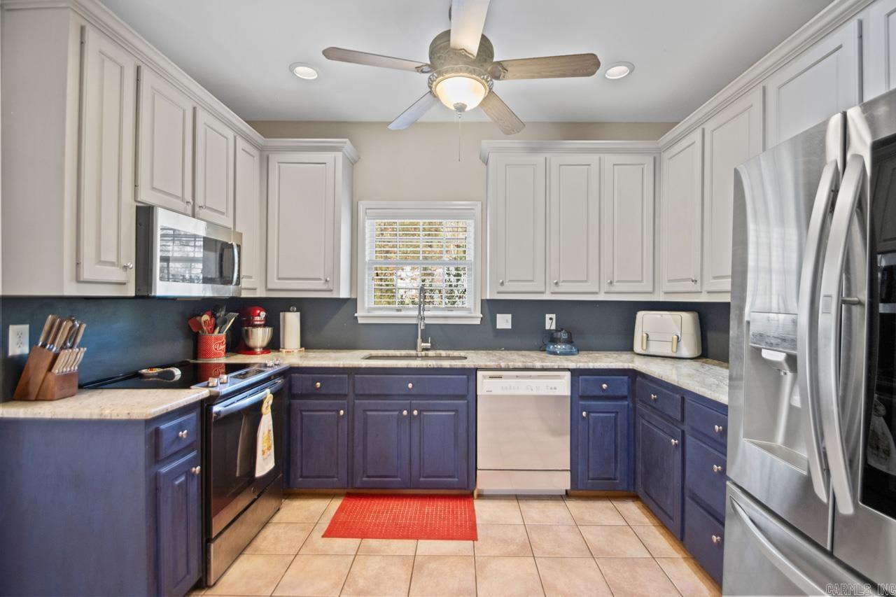 PEBBLE LAKE - Residential