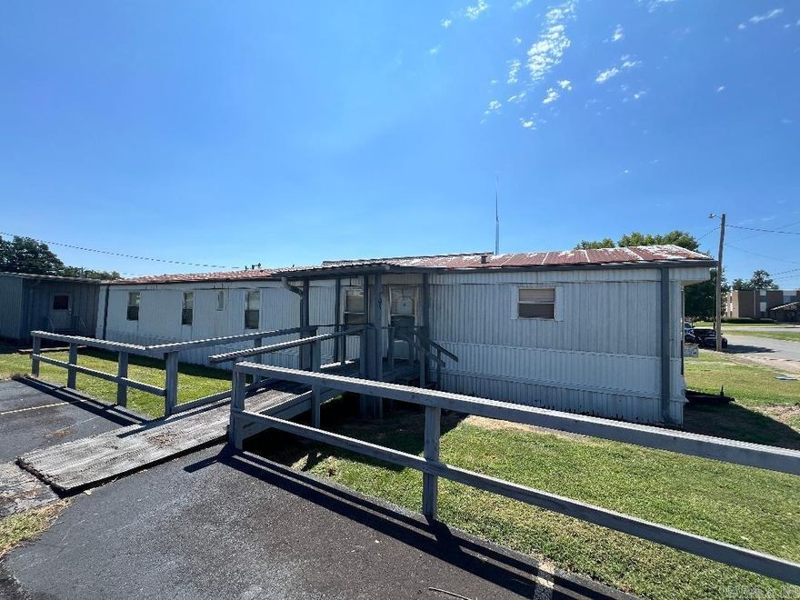 Need an inexpensive solution for your office or small business? This mobile home and storage building might be the ticket. 1288 sqft mobile home just needs your imagination! High traffic location, low maintenance lawn and tons of possibilites!!