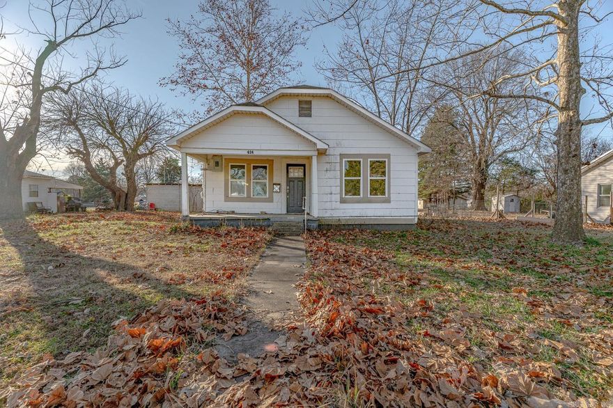 Welcome to the Market!!  This cozy 2 bedroom, 1 bath home is perfect for anyone looking for an affordable property in a convenient Rector location! Whether you're a first -time homebuyer, investor, or someone wanting to downsize, this home has tons of potential. It has Natural Gas for heating and a window unit for the A/C. It's sitting on a 0.24 acre lot.