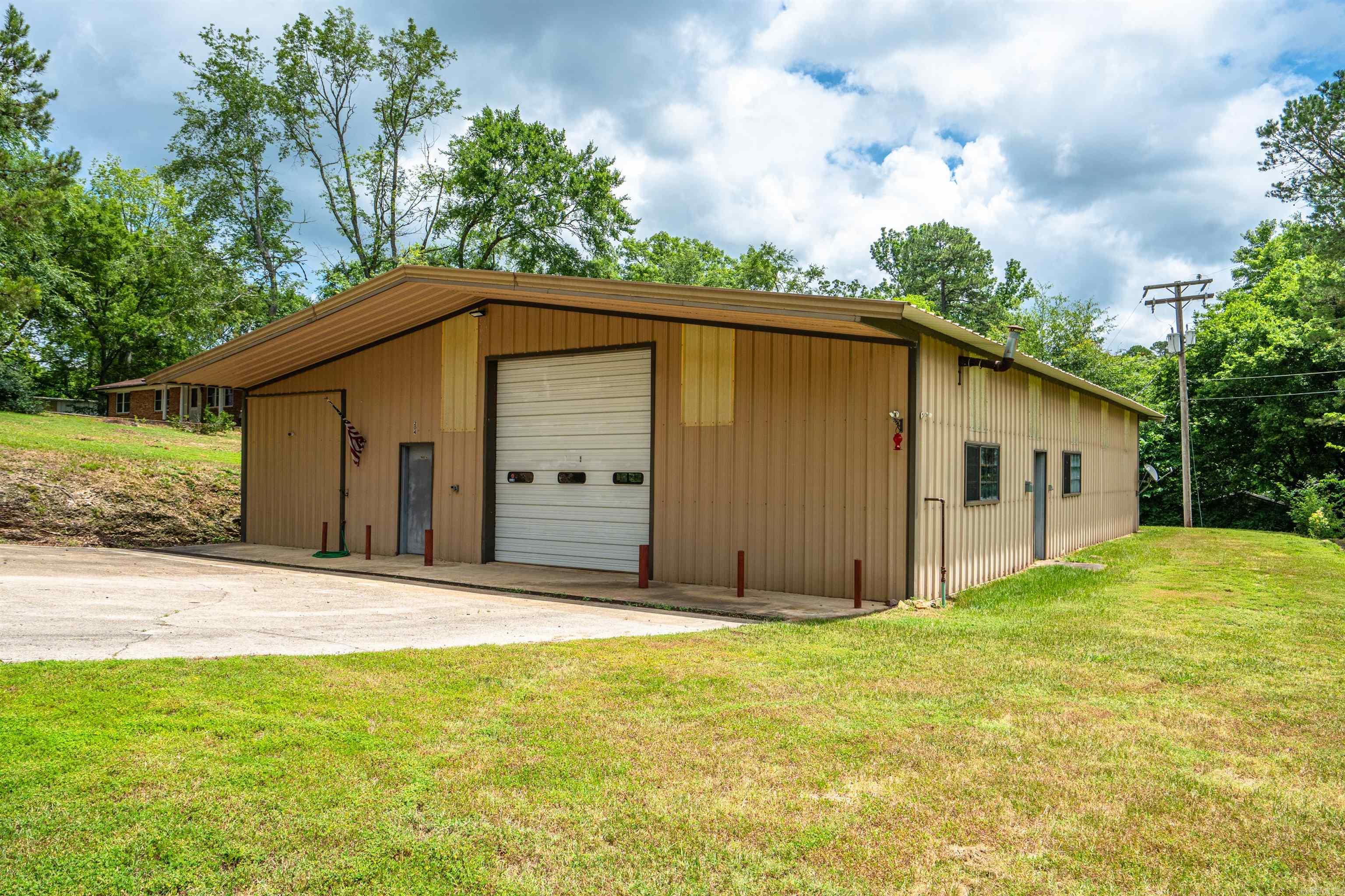 Endless opportunities for this piece of property. Work or Play. 2884 sqft metal building with Three-Phase power! Great opportunity to turn this property into an income producing property! New A/C and Gas Heat for the 2 office room and loft area along with a half bath.