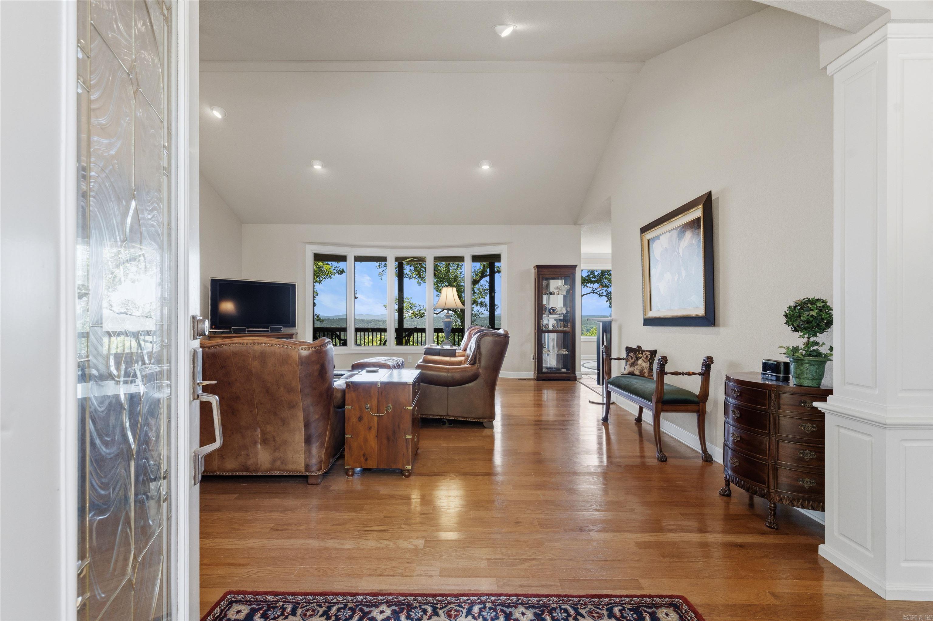 VELAZQUEZ - Residential