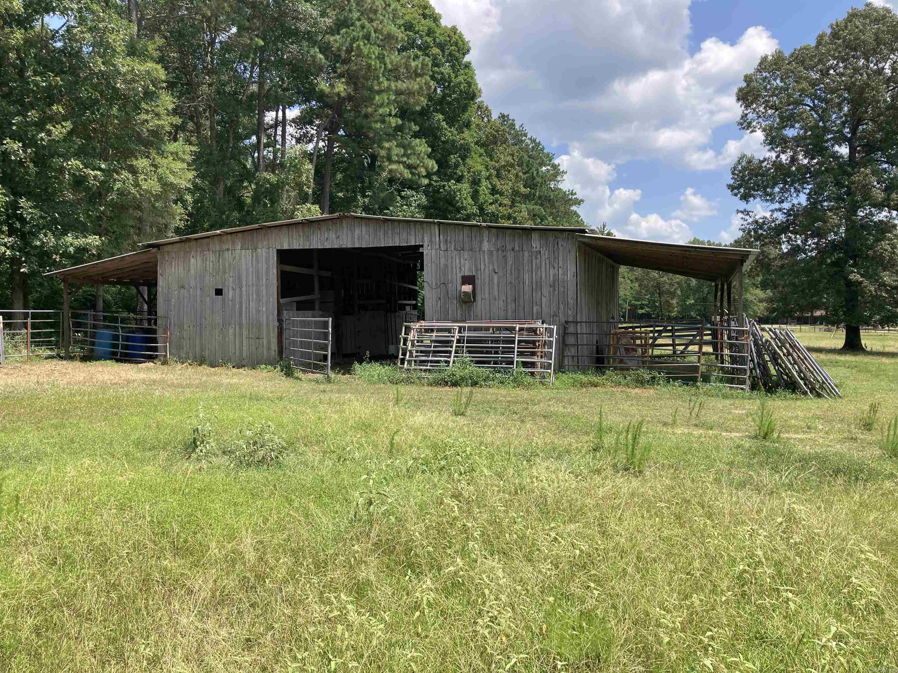 Mustang Ridge - Land