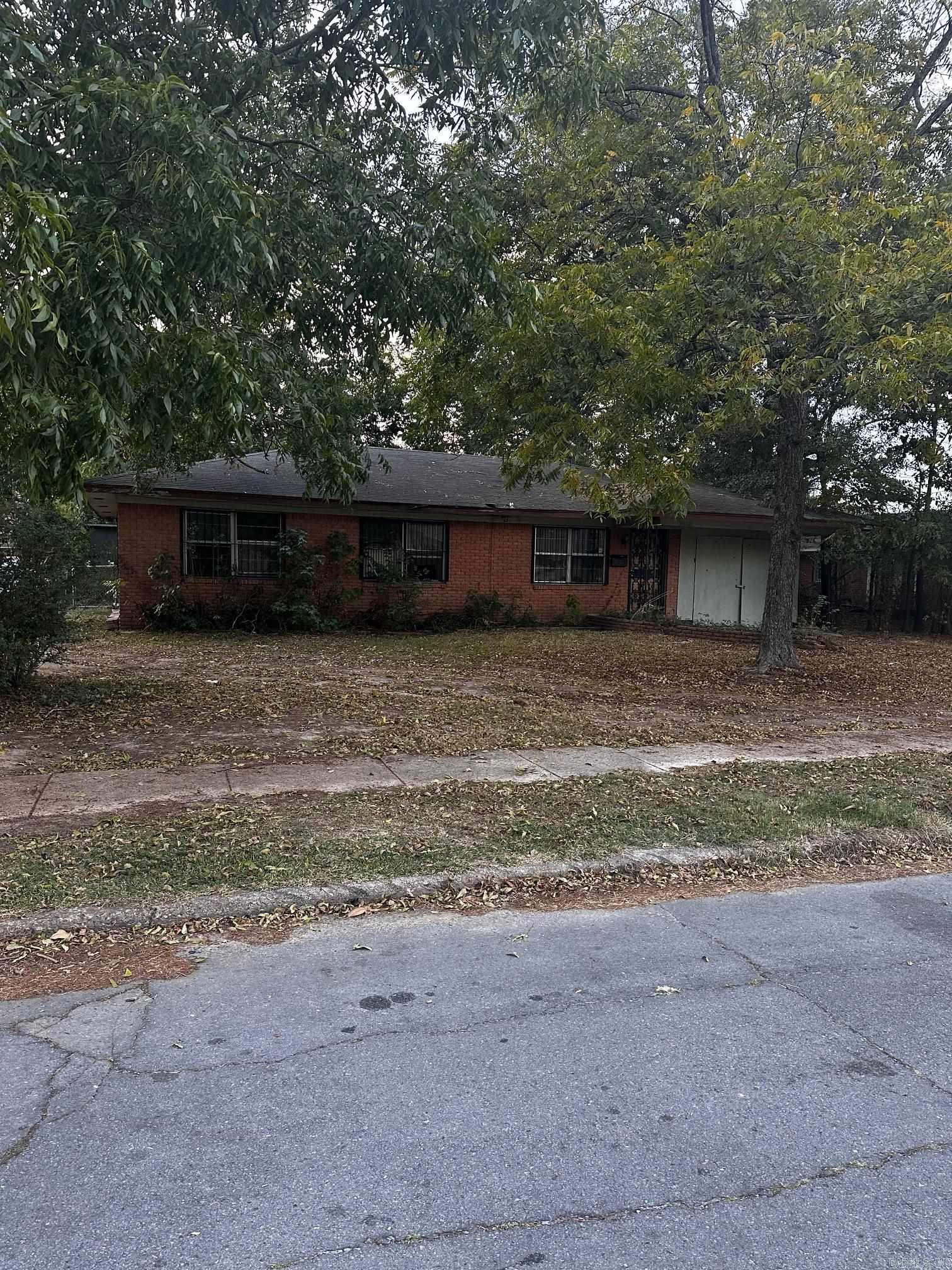 INVESTORS Bring your Hardhat & hammer because you do not want to miss this opportunity!! Home has great equity in it! SOLD STRICTLY AS-IS, NO UTILITIES ARE ACTIVATED, INSPECTION WELCOME & ARE ONLY FOR INFORMATIONAL PURPOSES. SEE ASSOCIATED DOCUMENTS FOR HOLD HARMLESS MOLD DISCLOSURE.