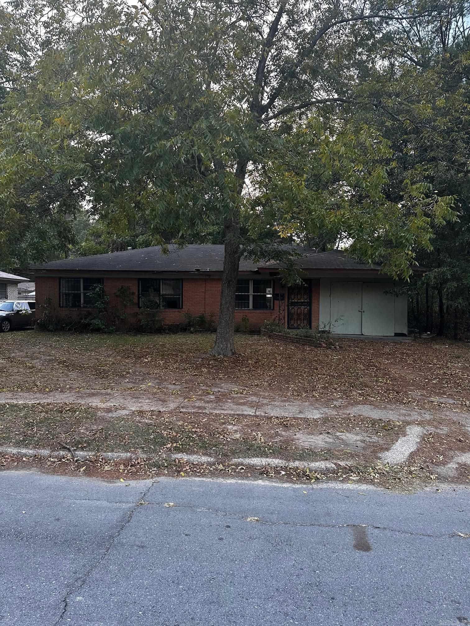 INVESTORS Bring your Hardhat & hammer because you do not want to miss this opportunity!! Home has great equity in it! SOLD STRICTLY AS-IS, NO UTILITIES ARE ACTIVATED, INSPECTION WELCOME & ARE ONLY FOR INFORMATIONAL PURPOSES. SEE ASSOCIATED DOCUMENTS FOR HOLD HARMLESS MOLD DISCLOSURE.
