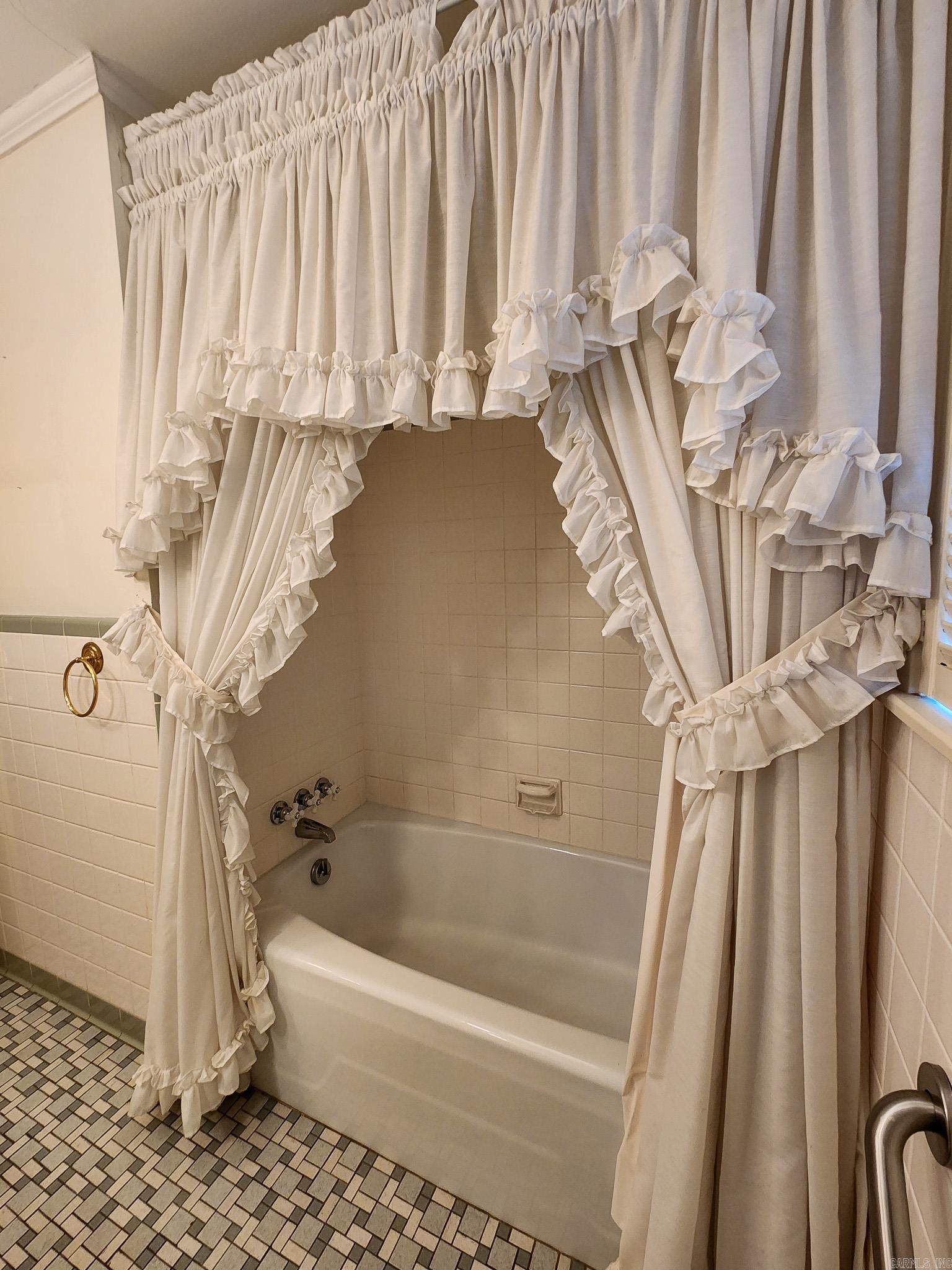 THOMPSON HEIGHTS 4TH S-D - Residential