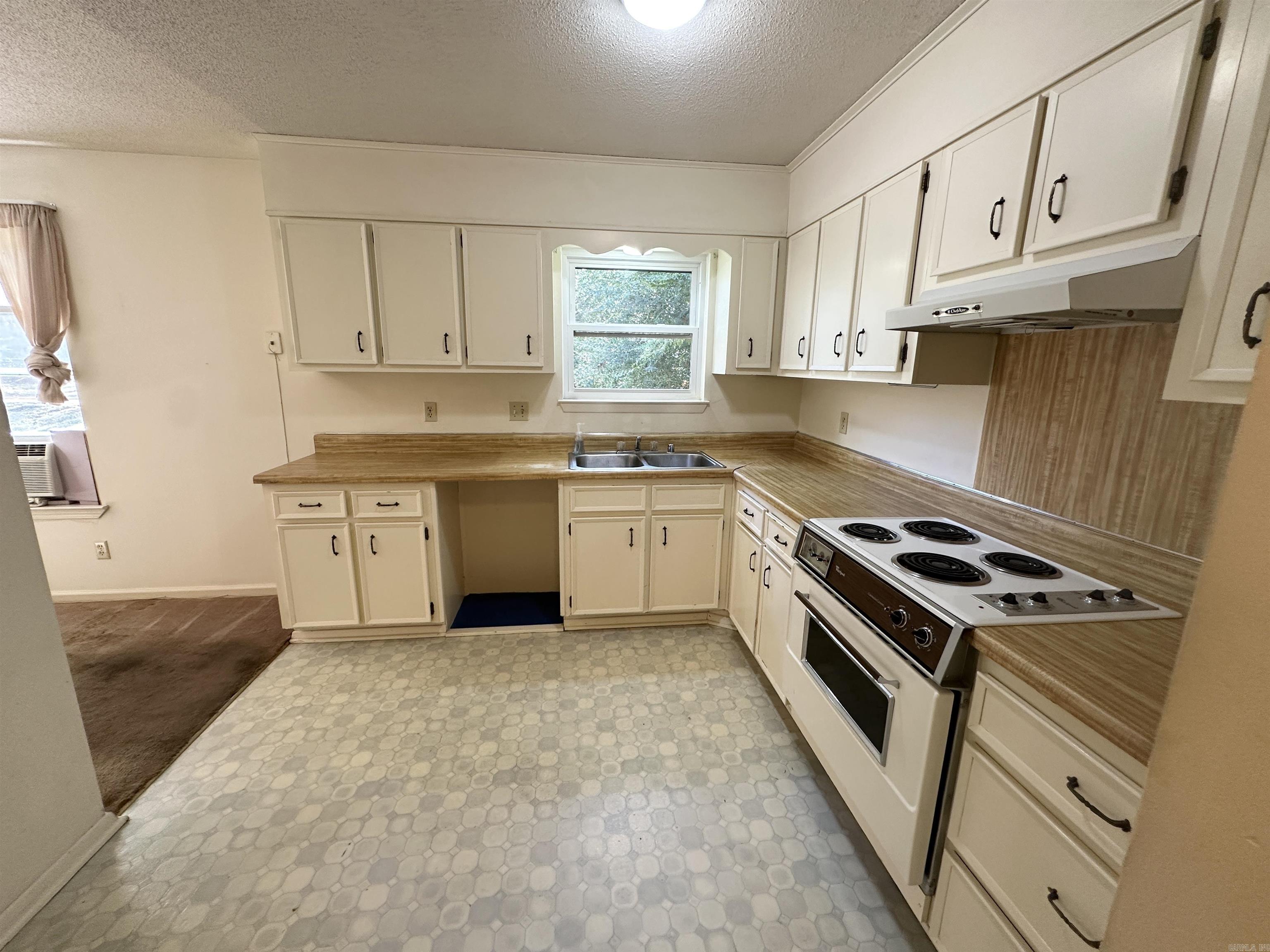 INDIAN HILLS - Residential