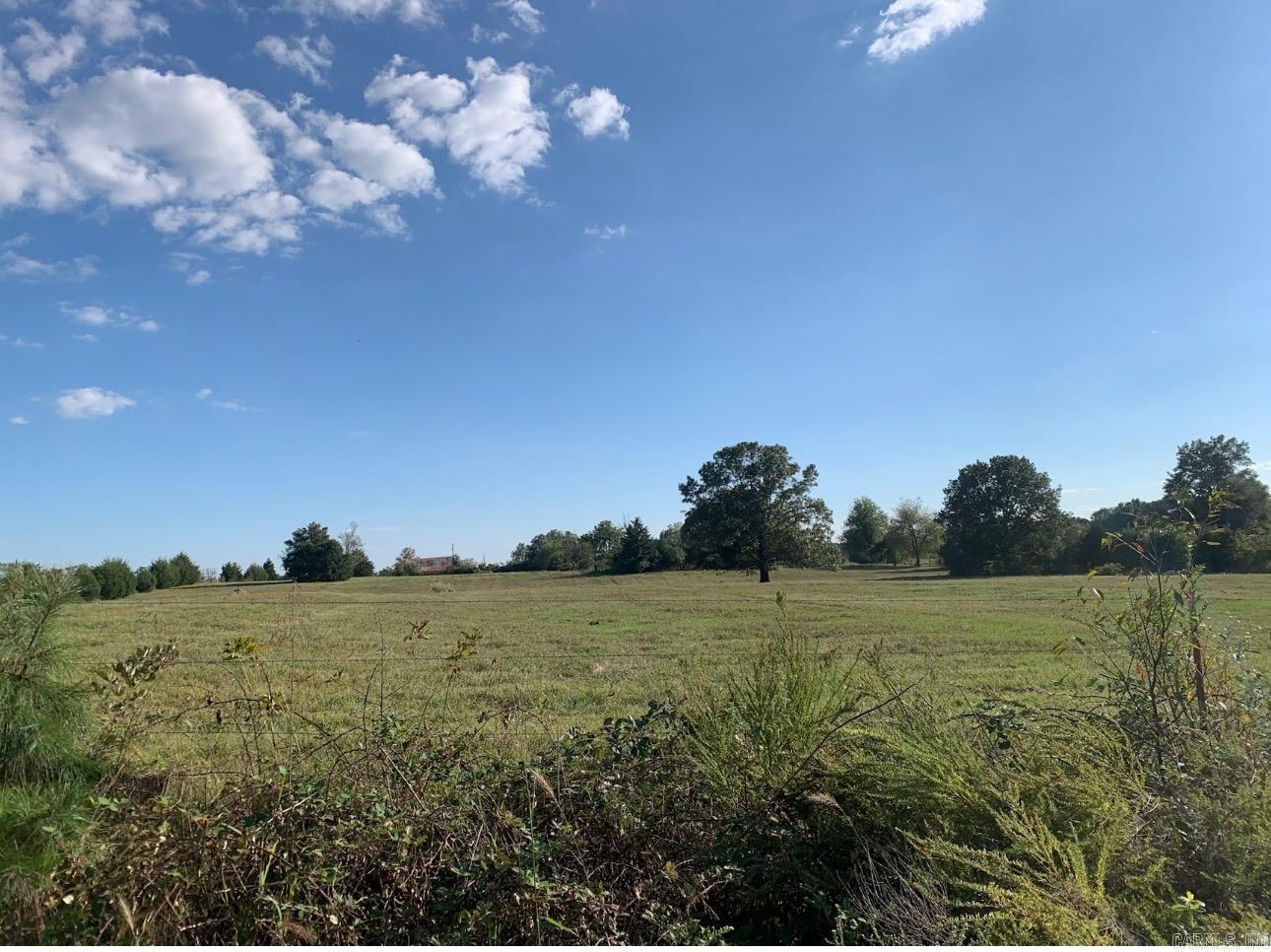 If you are wanting to build your dream home then you have found the perfect spot. Paved road with a corner 5 acres, pasture with small pond. Mostly fenced. Be in Searcy in about 15 minutes and Rosebud in 10 minutes. Great location with nice farms in the area. Perfect for horses, etc...no restrictions. Mobile homes are allowed