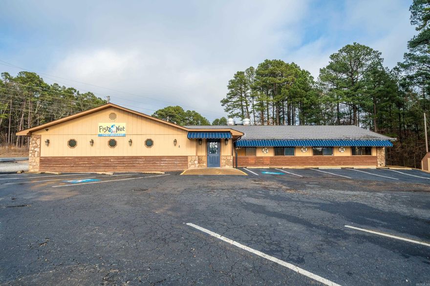O’Keefe’s Fish Net Family Restaurant has been one of the most popular and well loved restaurants in the area for over 40 years.  This Turn Key restaurant is ready for its new owners to continue the tradition.  Located near Lake DeGray and Caddo Valley The Fish Net is a popular spot for locals and visitors to the lake who return time after time. The catering truck is on site and conveys with the sale.