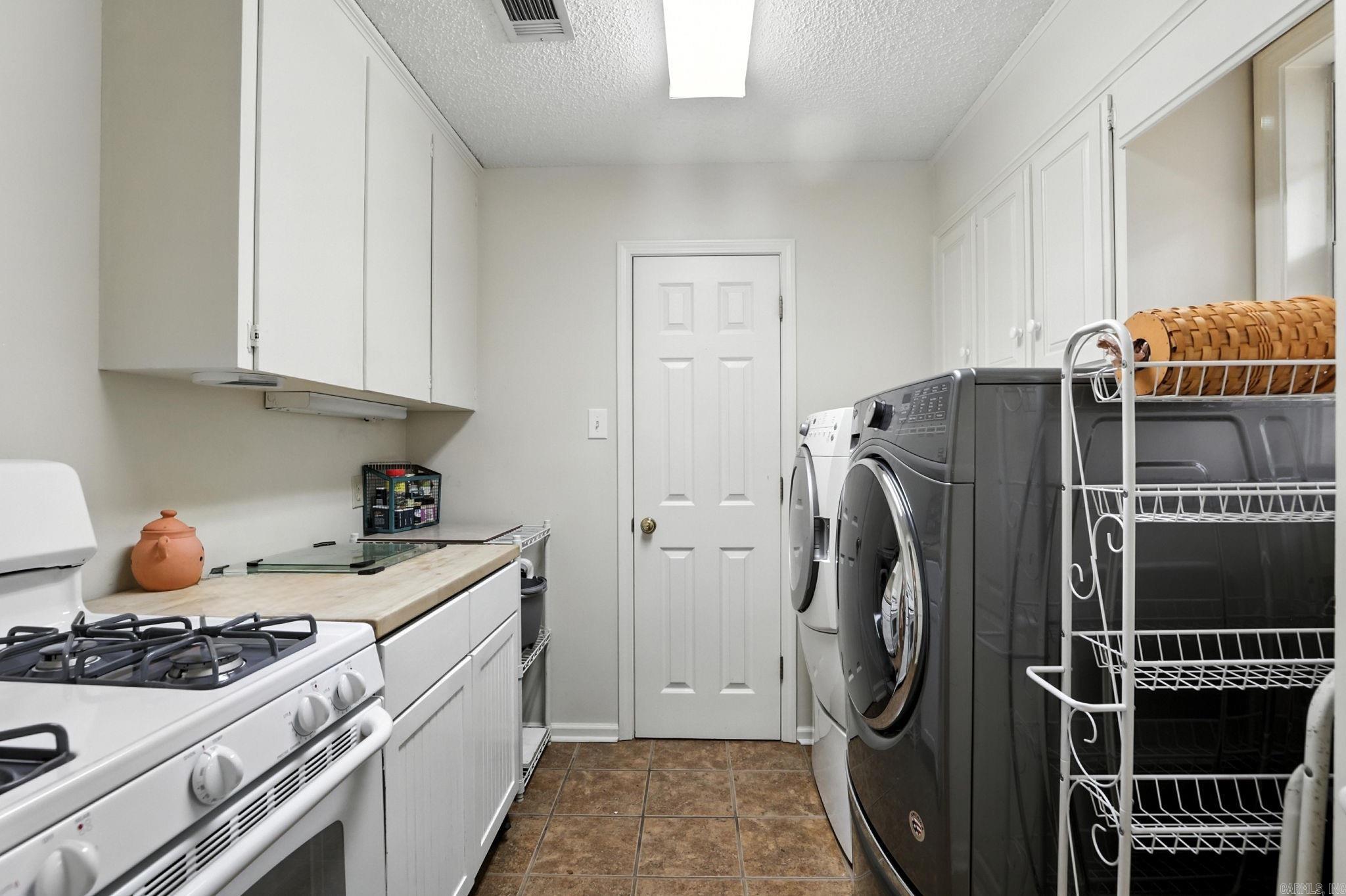 FOXWOOD ESTATES - Residential