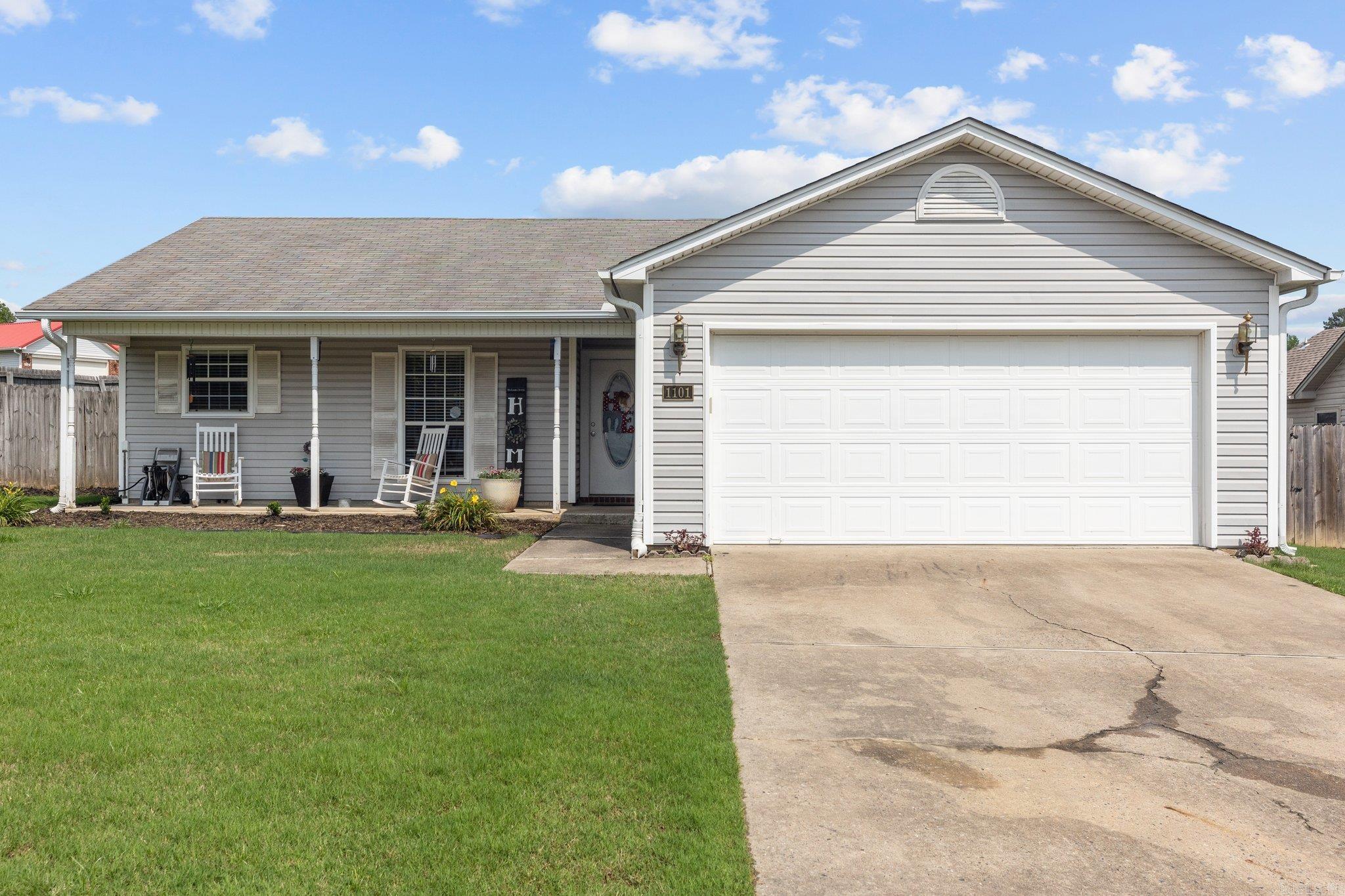 Beautifully maintained home in Bryant located on a flat, corner lot in a quiet subdivision. This home has an open floor plan with 3 bedrooms and 2 bathrooms. The primary is split from the other bedrooms and features a walk-in closet. NEW HVAC in 2023! This is the home you want to see!