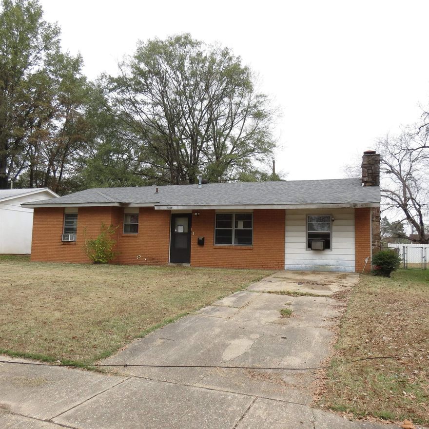 This home is perfect for first time home buyers or anyone looking for a low- maintenance property with plenty of potential. Schedule your showing today and make this charming home yours!                       * Agents see remarks*      This property is now under auction terms. All Bids must be submitted during the auction via the property's listing page at www.servicelinkauction.com. This sale is subject to a 5% or $2,500 minimum buyer's premium pursuant to the auction Terms & Conditions. All bids will be subject to seller approval (minimums may apply).