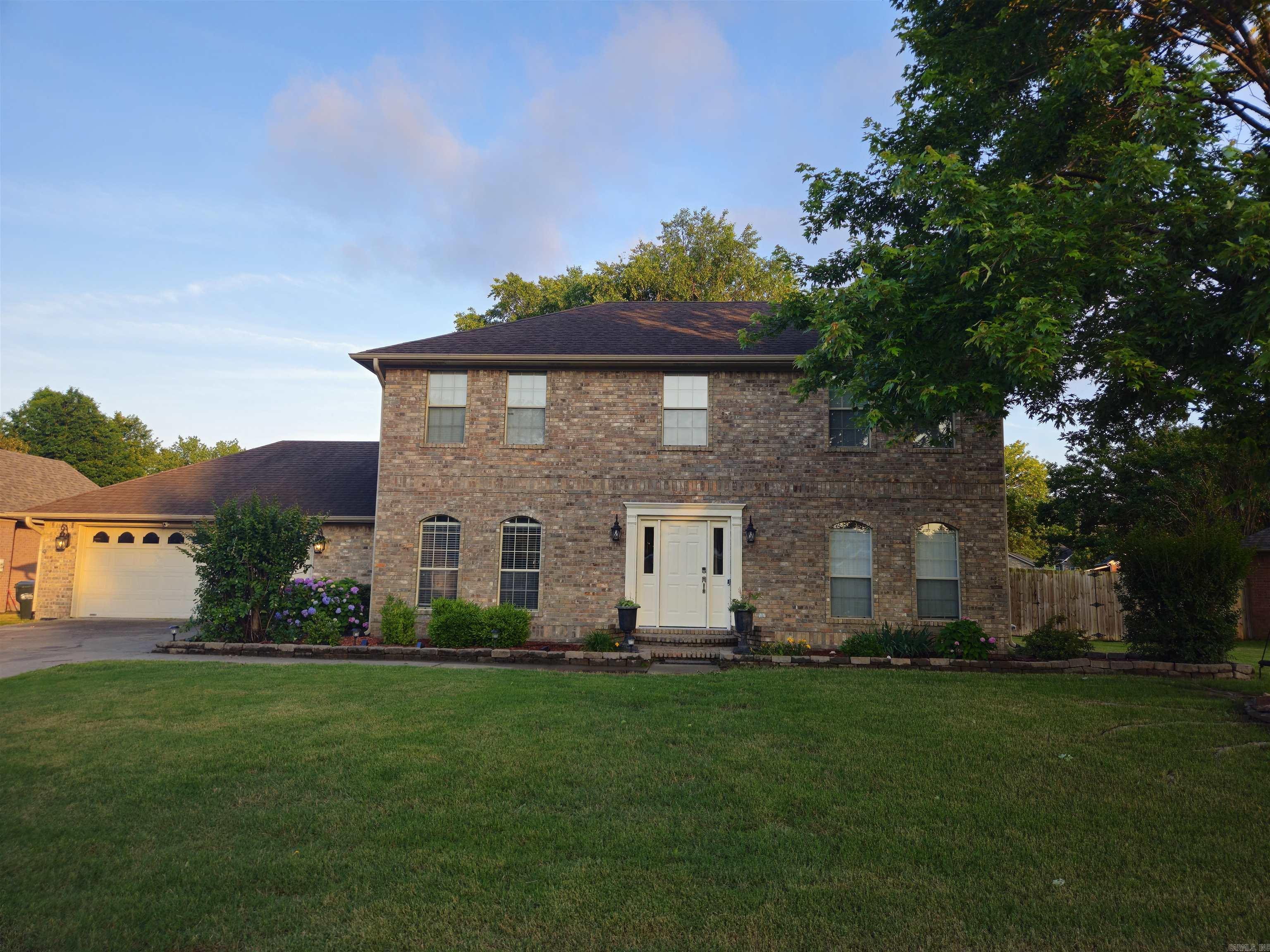 What an amazing find in the very established and sought-after Royal Oaks! This home has two large living areas, kitchen with bar and nook, dining, and office/bedroom downstairs with four bedrooms upstairs. You will find the kitchen and pantry are friendly to the chef and the huge backyard is ready for entertaining on the extended patio and covered deck. Each closet has custom built-ins and the garage has tons of room for your cars and stuff.