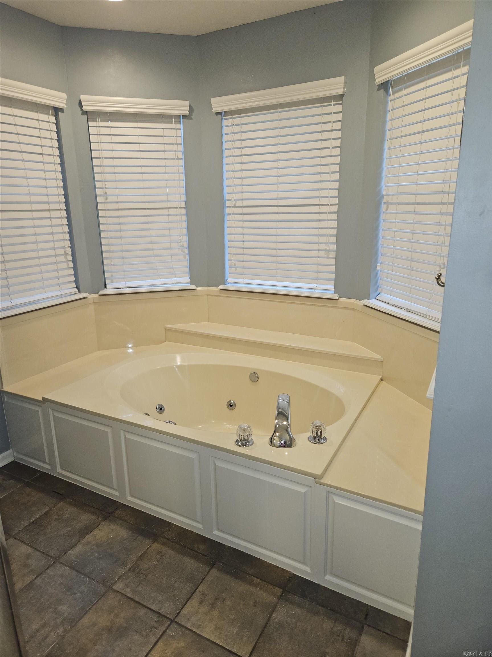 ROYAL OAKS - Residential