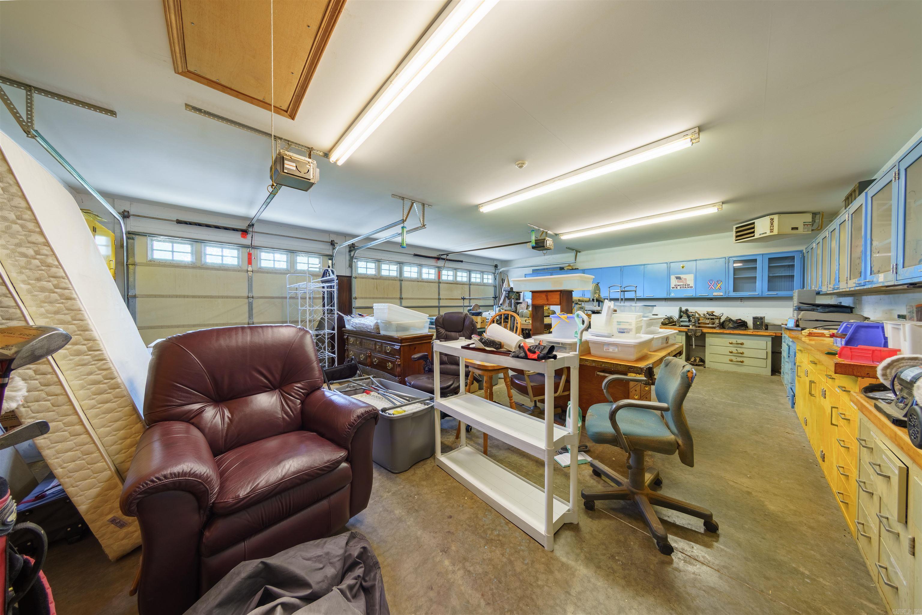 CROWN VIEW - Residential