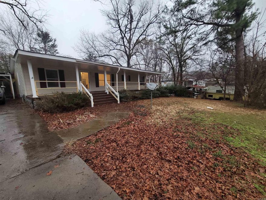 LOOKING FOR A GREAT HOME TO RENT IN HOT SPRINGS LOOK NO MORE. THIS NEWLY UPDATED 3 BED 2 BATH HOUSE IS AVAILABLE TO RENT. YOU ARE WITHIN WALKING DISTANCE OF LAKE HAMILTON. CALL TODAY TO SCHEDULE YOUR PRIVATE SHOWING AT 501-539-2325.