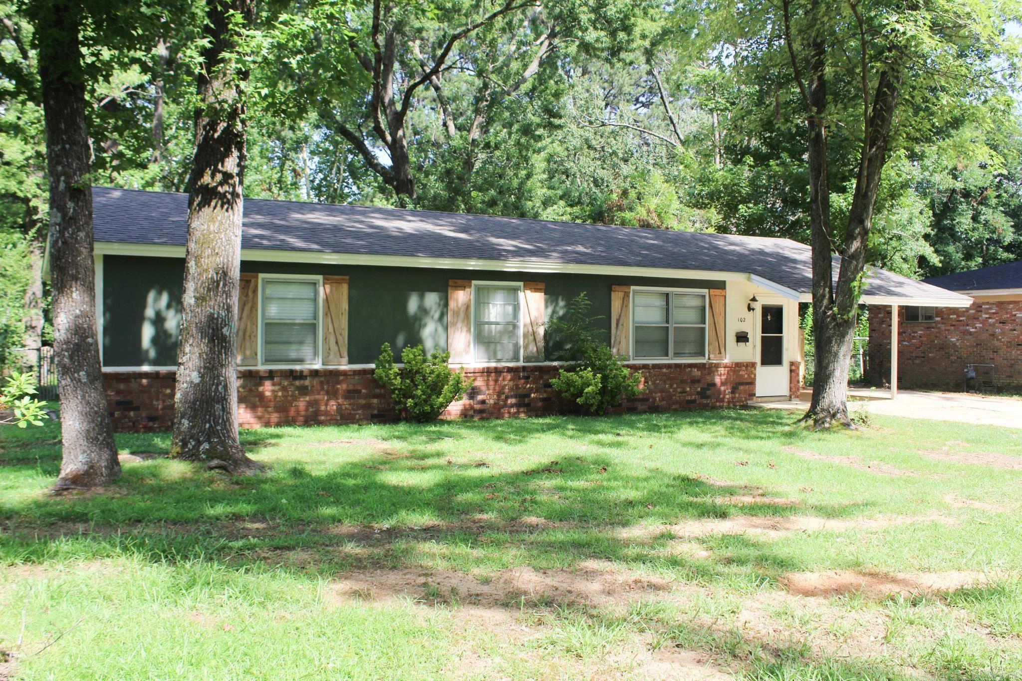 Are you searching for the perfect home in Searcy that offers both charm and convenience? Look no further! Located just minutes away from everything Searcy has to offer, this home is perfectly situated for those who value accessibility and ease of travel. Whether you're commuting to work, heading out for a day of shopping, or exploring local dining options, you'll find all your needs conveniently close by. The heart of this home is undoubtedly its beautifully remodeled kitchen. Featuring a large undermount sink and stunning 3cm granite countertops, the kitchen is not only functional but also a stylish space where you can enjoy cooking and entertaining. The modern design and high-quality finishes ensure that this kitchen will be a joy to use for years to come. The entire house has been freshly painted, creating a bright and welcoming atmosphere. The updated main bathroom and half bathroom add to the home's appeal, offering contemporary fixtures and a soothing ambiance. This charming home is affordably priced, making it an excellent choice for first-time buyers or anyone seeking a move-in ready property. Lets go take a look!