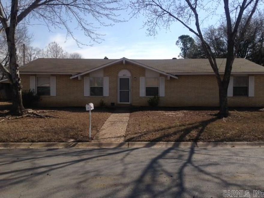 Lovely brick home sitting on corner lot. Spacious laundry/mud room. Open kitchen with a perfect view of fireplace and sun room. Double gate entrance to backyard. There's an outside storage building and storage closet. The backyard offers a dog run! Wow.. There's so much to this home! Great location..Easy access to shopping centers,highway, and gas stations.