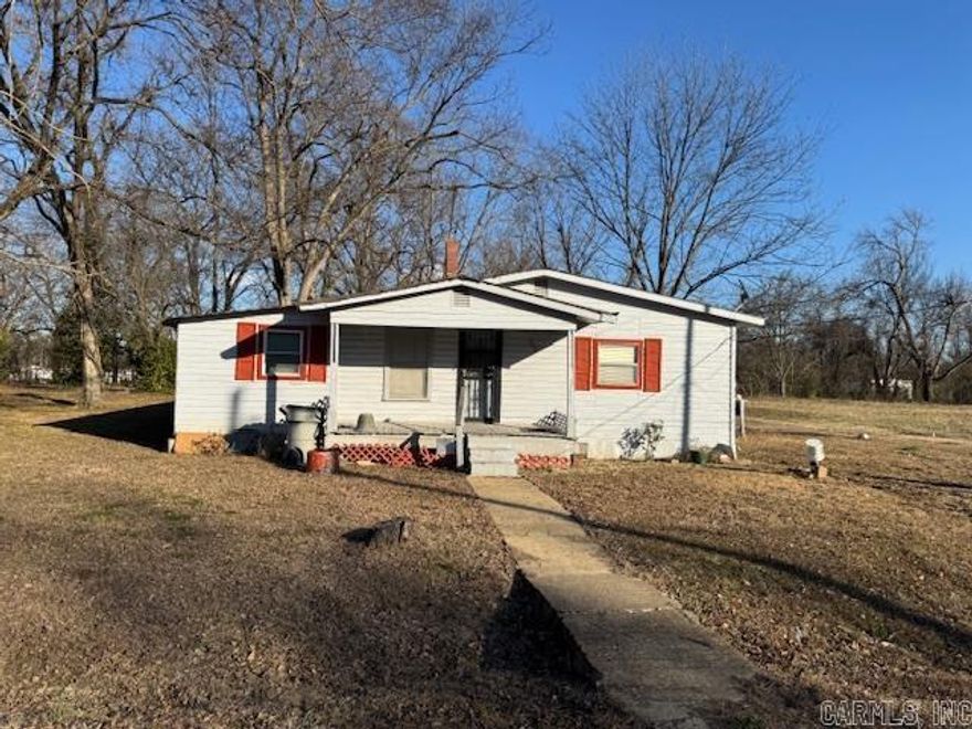 This charming 2-bedroom, 1-bathroom home in Marianna, AR, offers great potential for investors. This property provides an ideal canvas for renovation or expansion. Situated in a rural community, it offers a tranquil setting while remaining accessible to local amenities. Whether you're looking to add to your portfolio or create a personalized space, this property is a must-see. Don’t miss out!