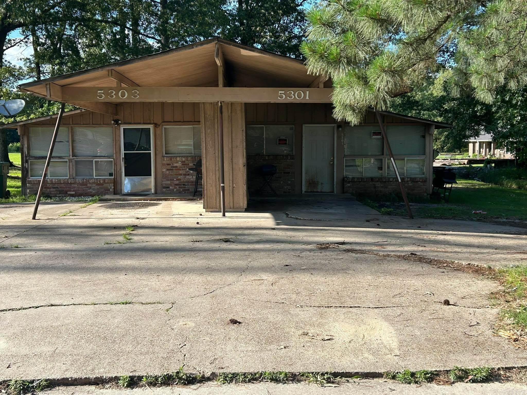 FOR SALE — Pine Bluff — 3 sets of duplexes (6 units total) that are fully occupied in the city’s 4th ward. Start earning $$$ immediately! This package would be a great addition for either a novice or seasoned investor.