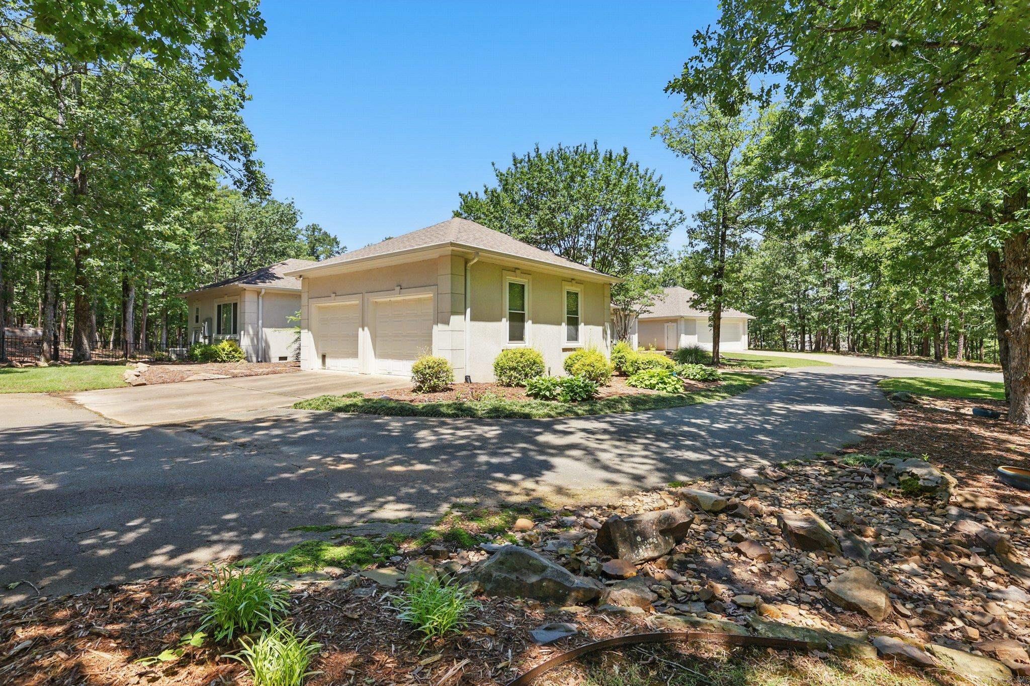 PINNACLE ZINLLAND ESTATES - Residential