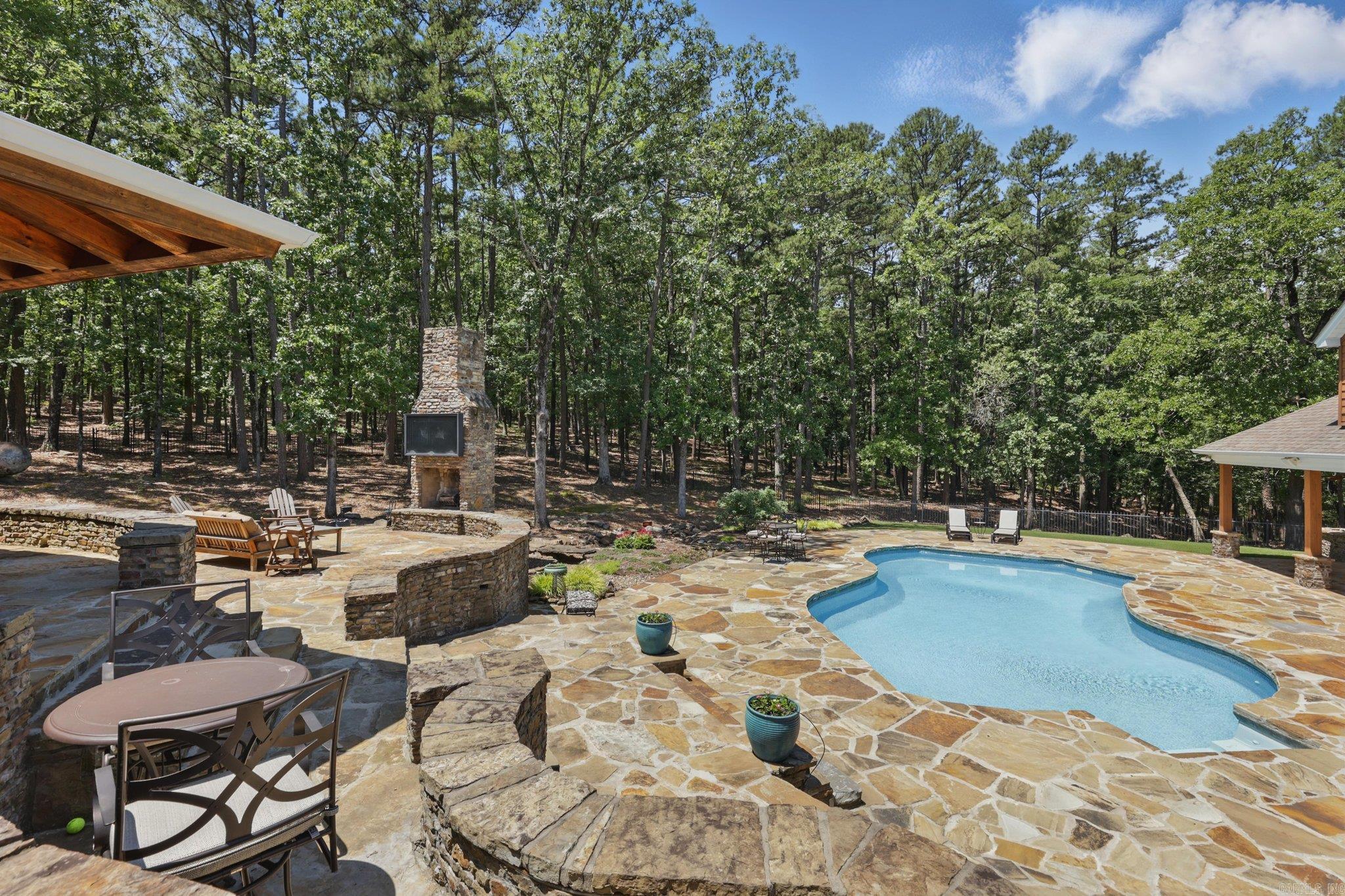 PINNACLE ZINLLAND ESTATES - Residential