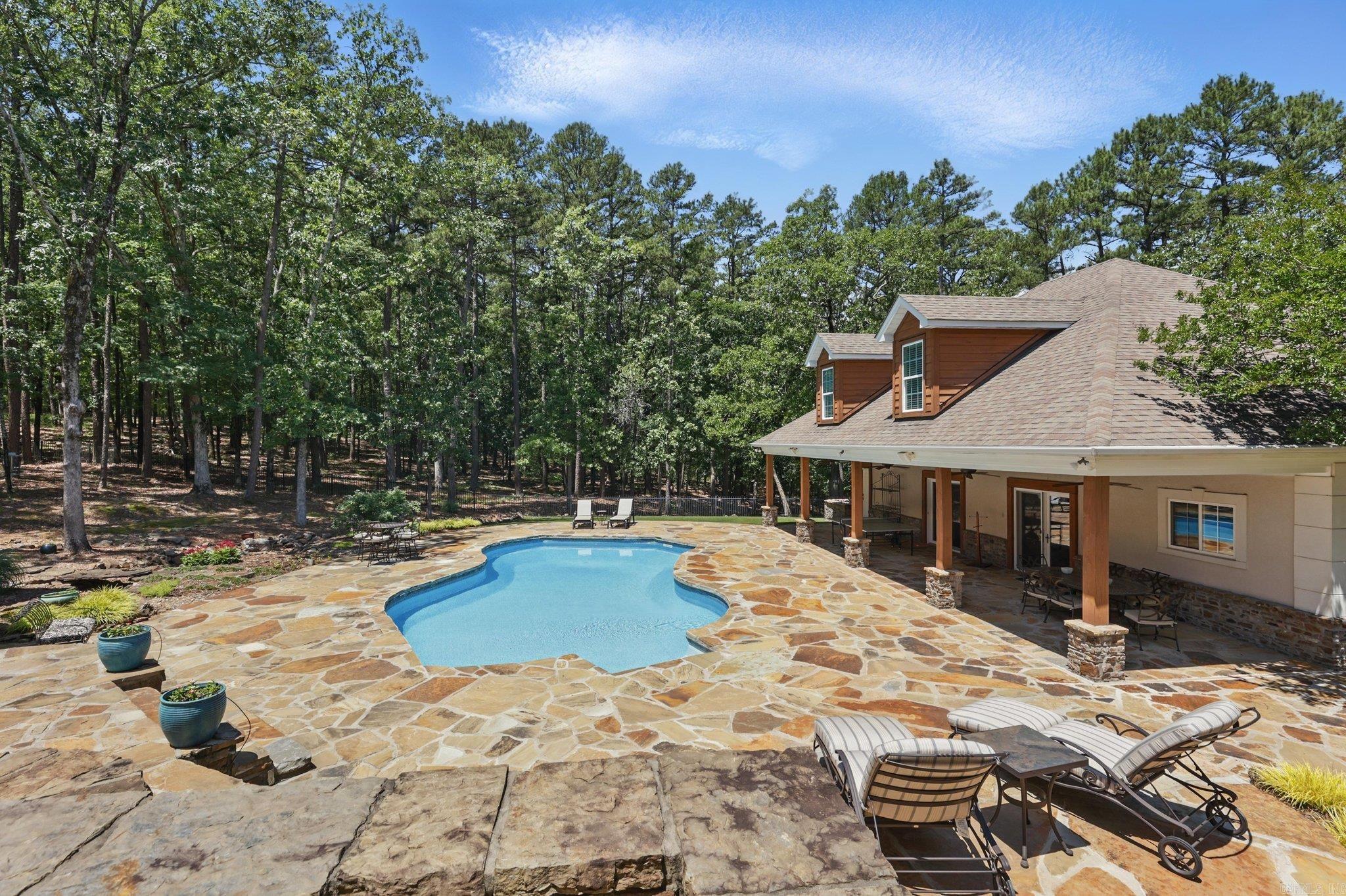 PINNACLE ZINLLAND ESTATES - Residential