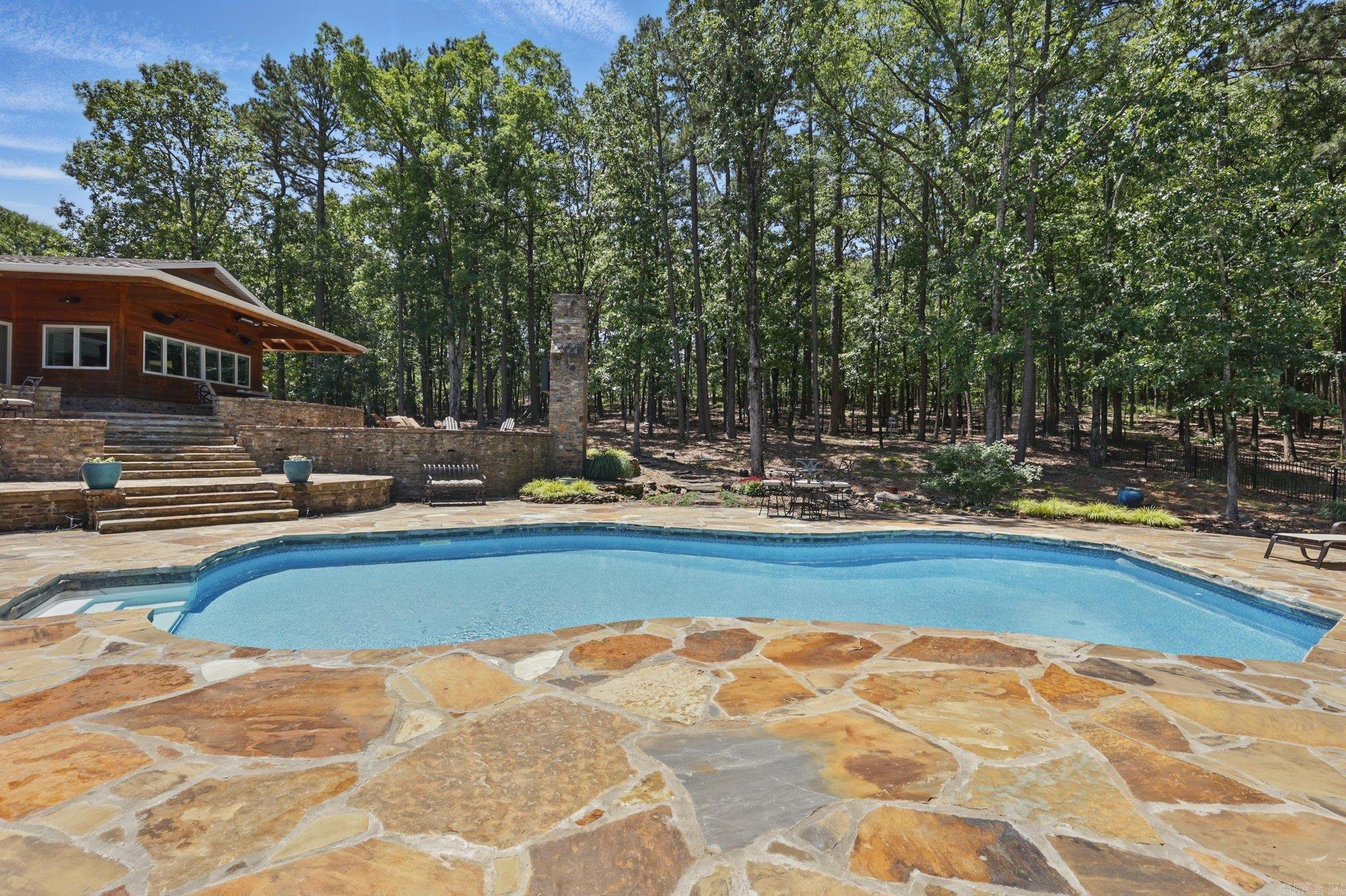 PINNACLE ZINLLAND ESTATES - Residential