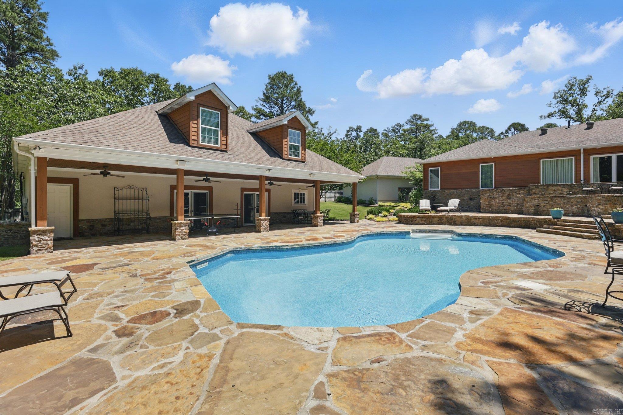 PINNACLE ZINLLAND ESTATES - Residential