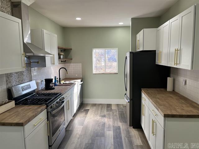 Austin & Taylor - Residential Lease