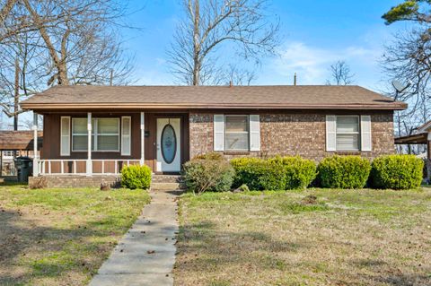 Photo of 212 Chrisp Avenue, Searcy, AR 72143 (MLS # 26015549)
