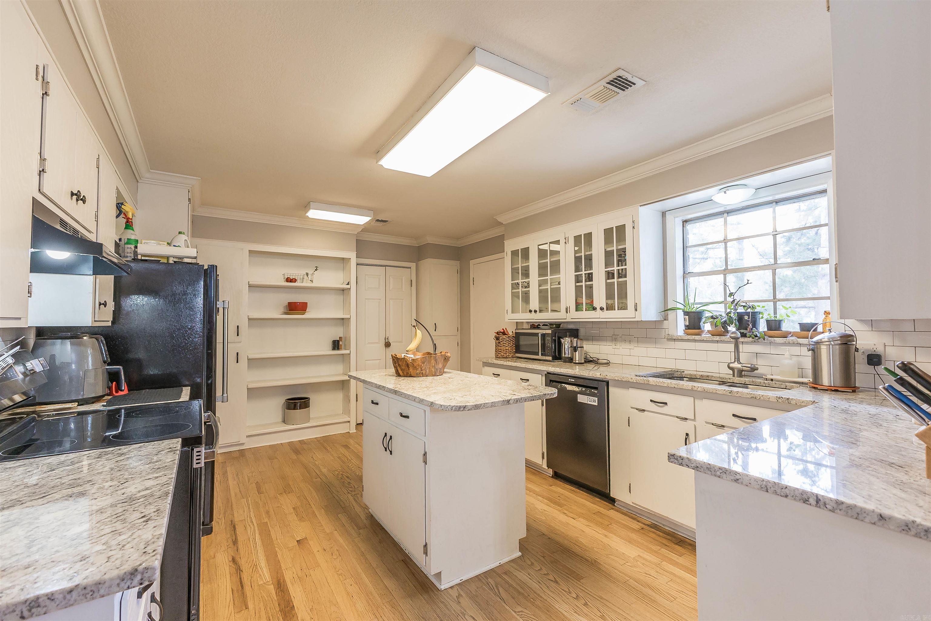 WEST LAKES ESTATES - Residential