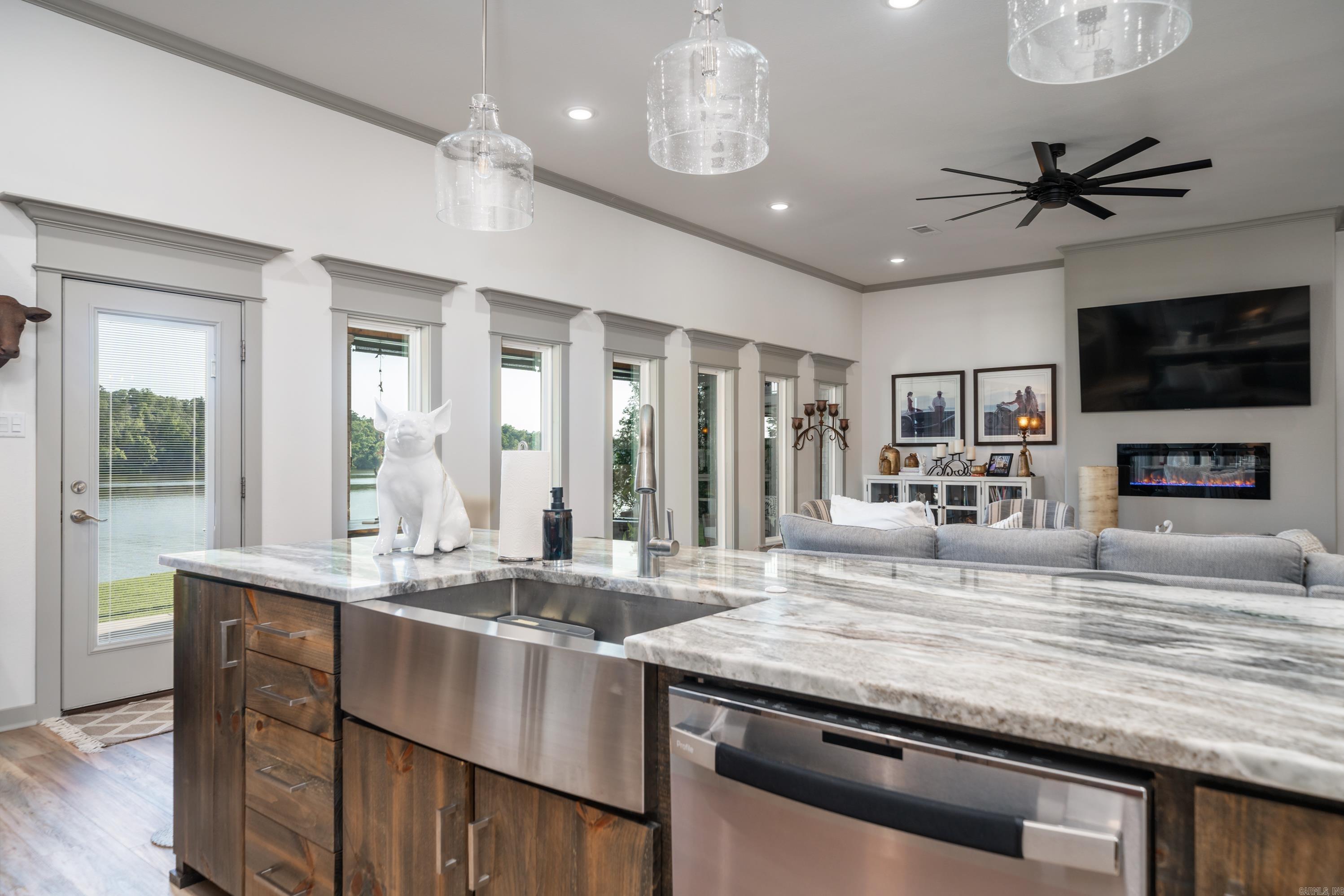 Lakeside Gardens - Residential