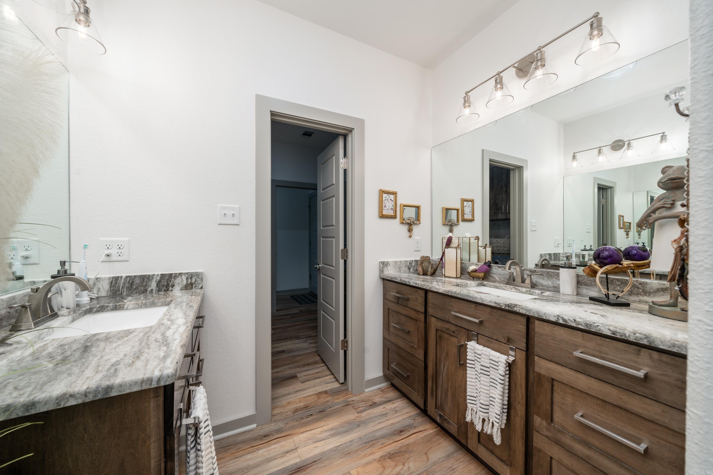 Lakeside Gardens - Residential