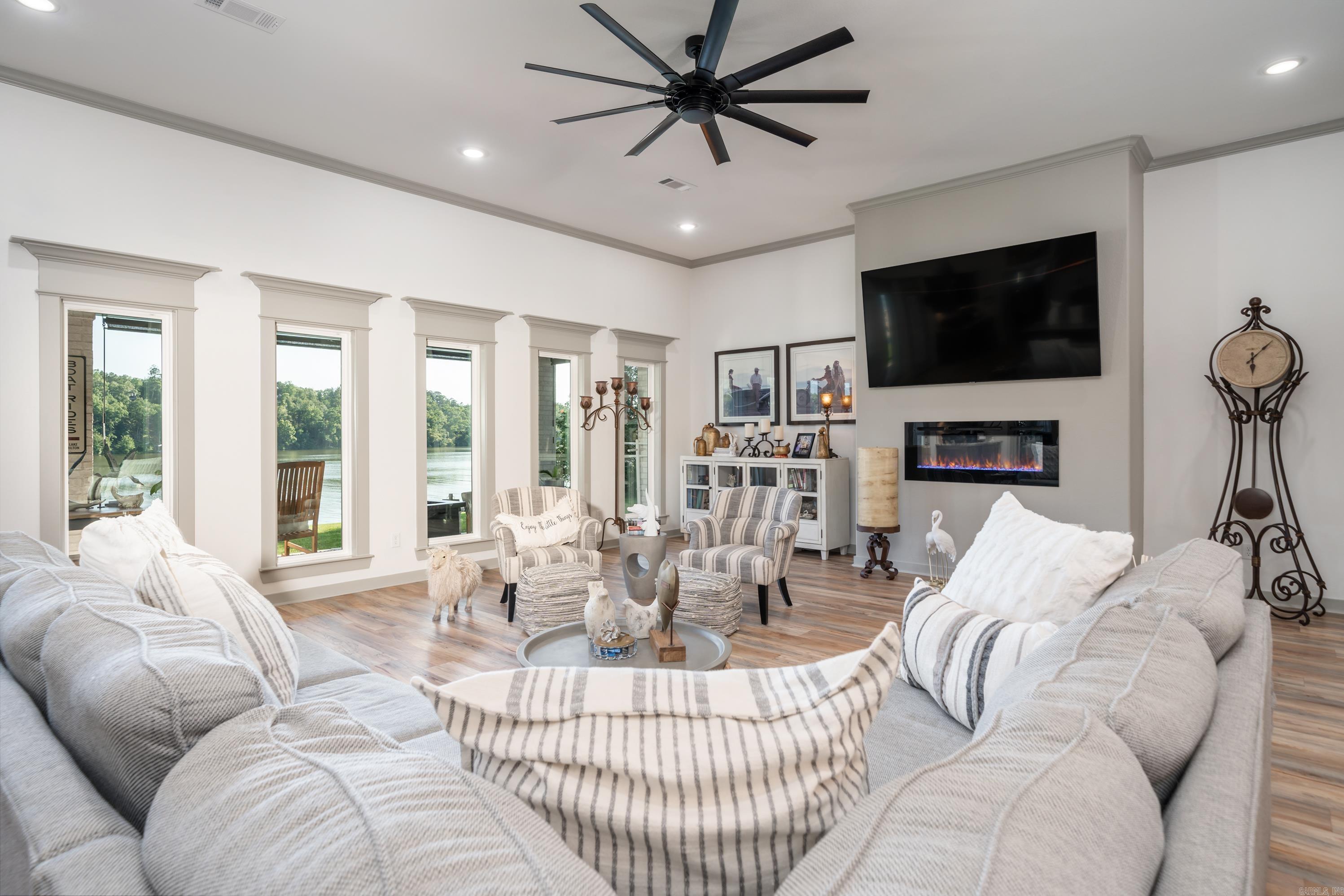 Lakeside Gardens - Residential