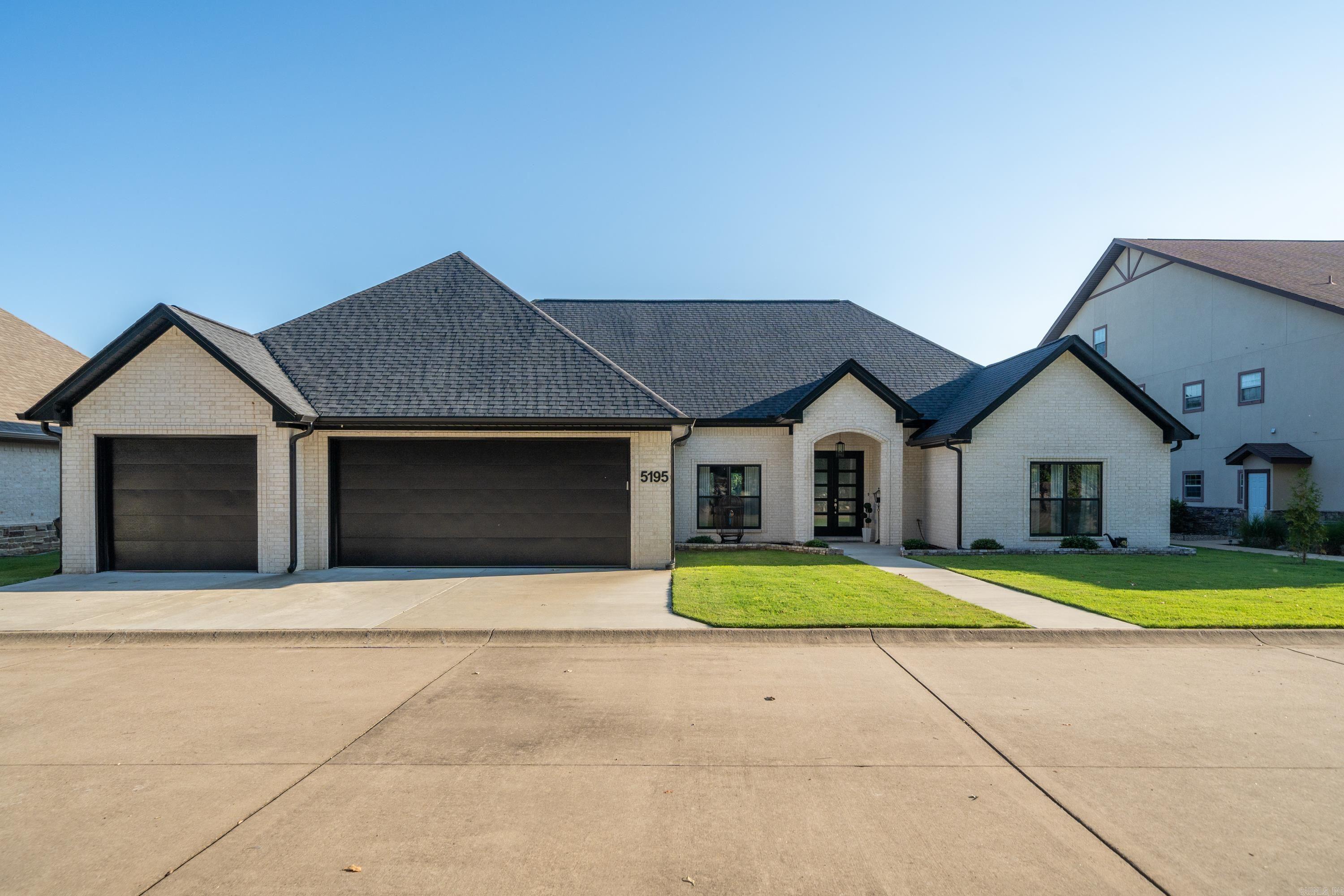 Lakeside Gardens - Residential