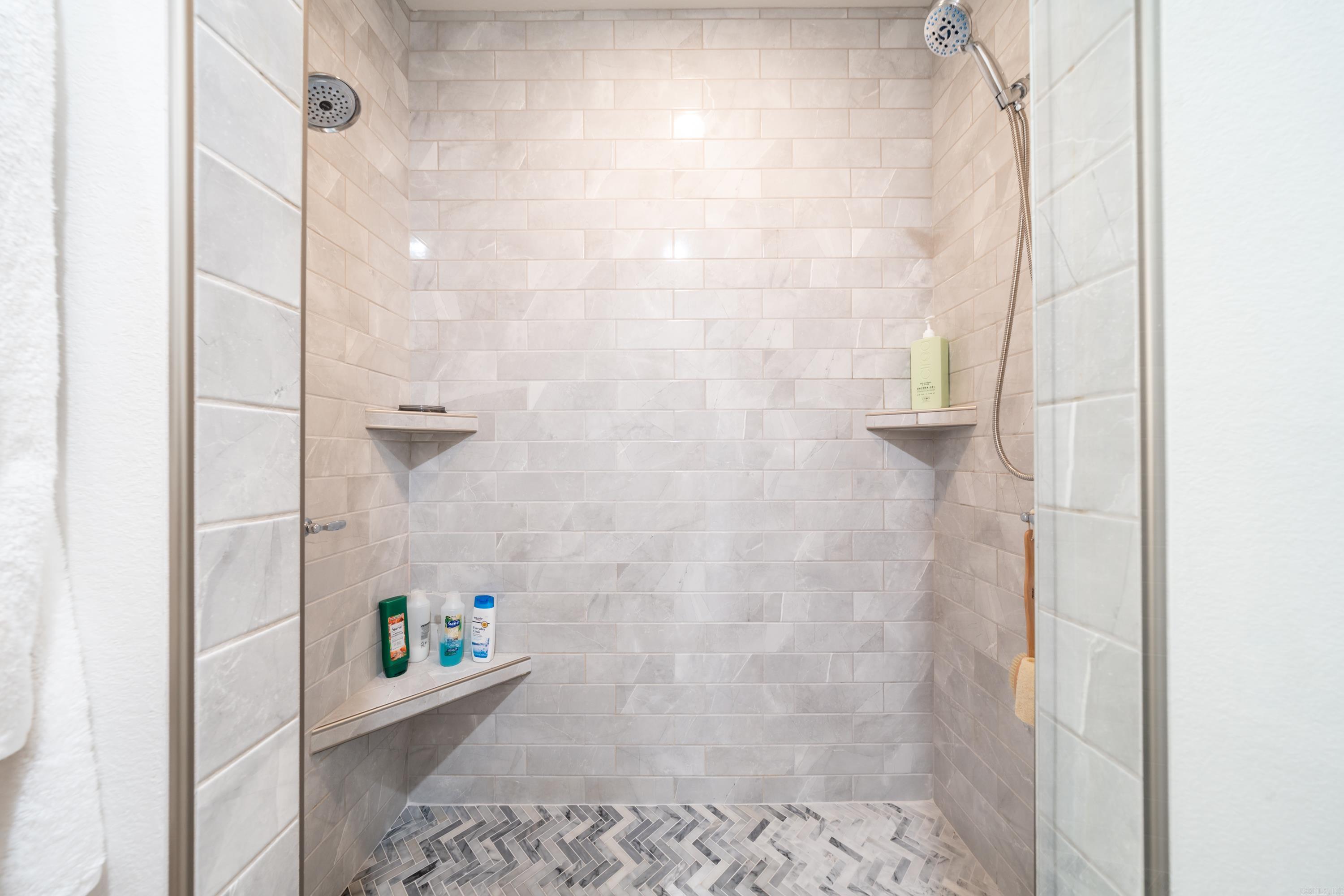 Lakeside Gardens - Residential