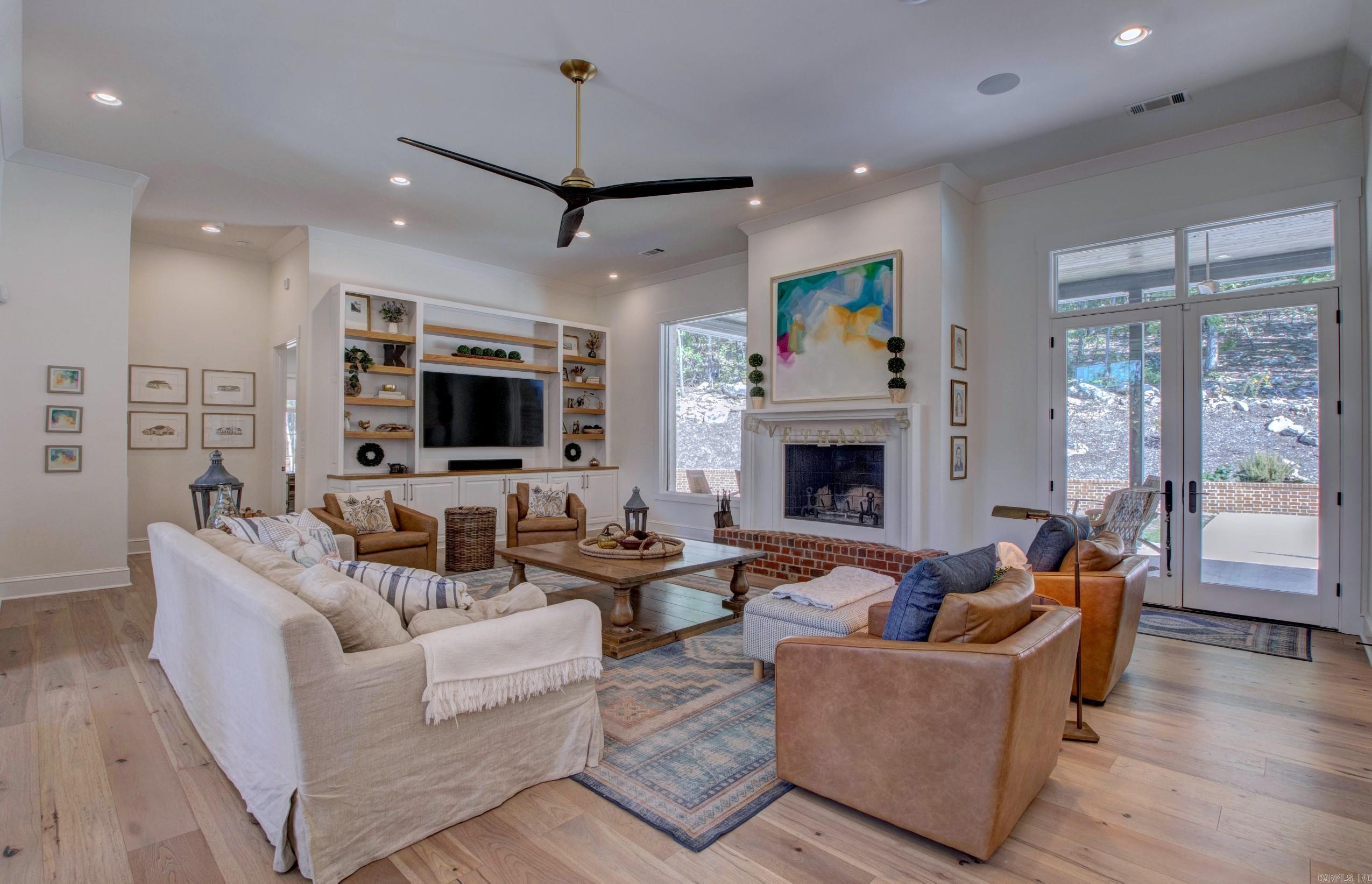 BEAR DEN ESTATES - Residential