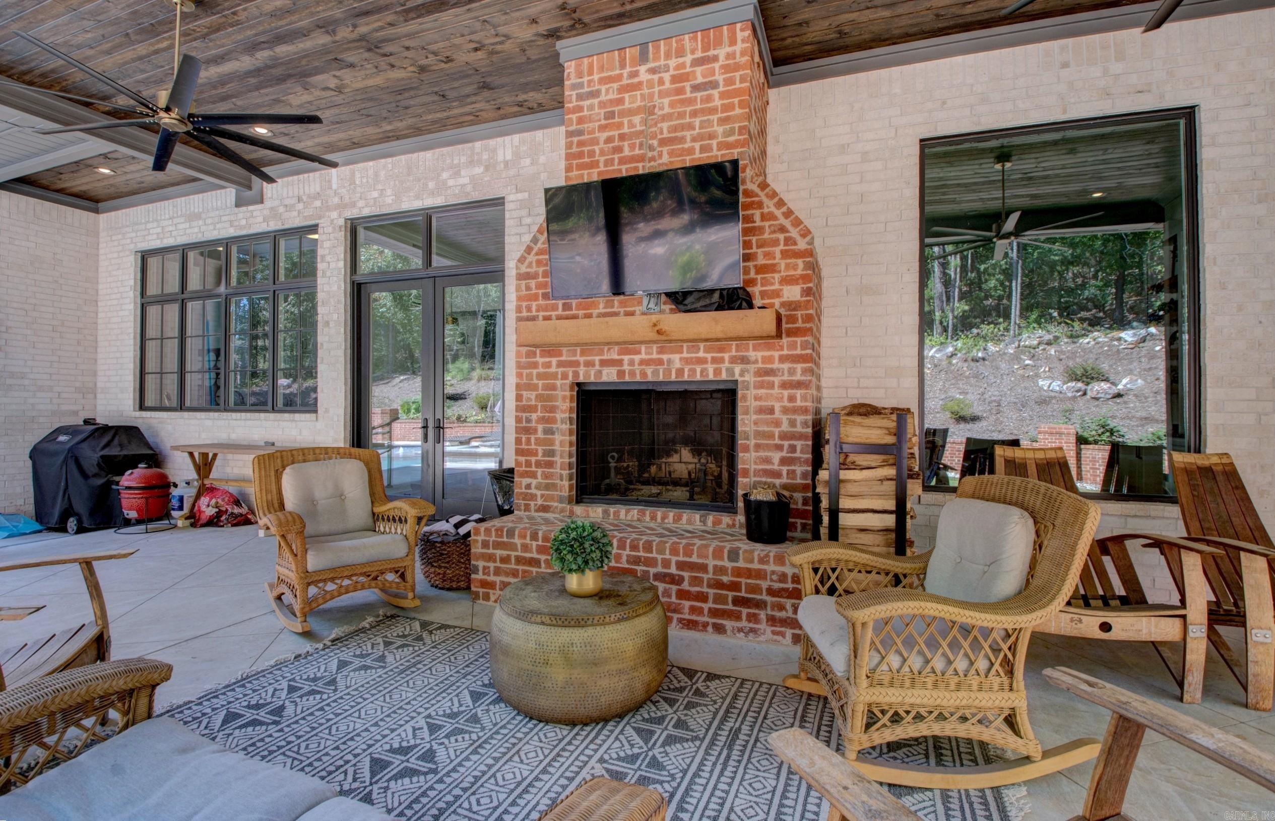 BEAR DEN ESTATES - Residential