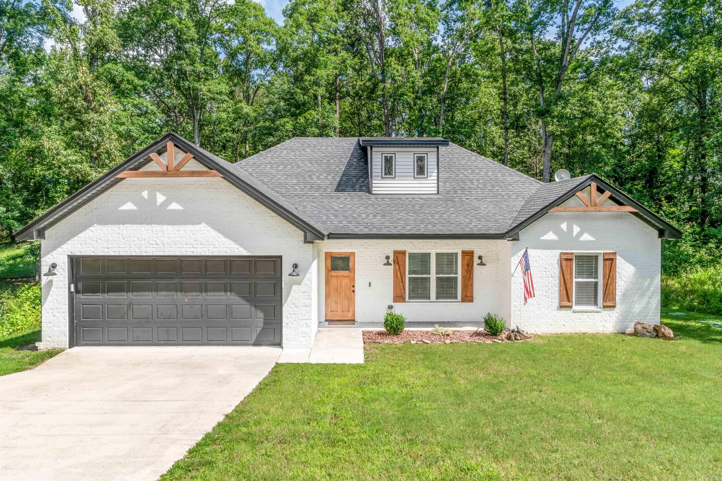Modern Home in a Resort-Style Community Near Downtown Hot Springs. Welcome to 136 Stonebriar Dr., a beautifully maintained 3-bedroom, 2-bath home in the gated Diamondhead community of Hot Springs. Built in 2022 and offering 1,531 sq ft of open-concept living space, this home features stylish finishes, a split-bedroom layout, and plenty of natural light. Located just 20 minutes from historic downtown Hot Springs, you’ll have easy access to the area’s most popular attractions—including Bathhouse Row, Oaklawn Racing Casino Resort, and Lake Hamilton—while enjoying the peaceful, resort-style living of Diamondhead. As a resident, you’ll enjoy amenities like an 18-hole championship golf course, clubhouse with restaurant, Olympic-size swimming pool, fitness center, and tennis/pickleball courts—all behind the gates of this vibrant, active community.