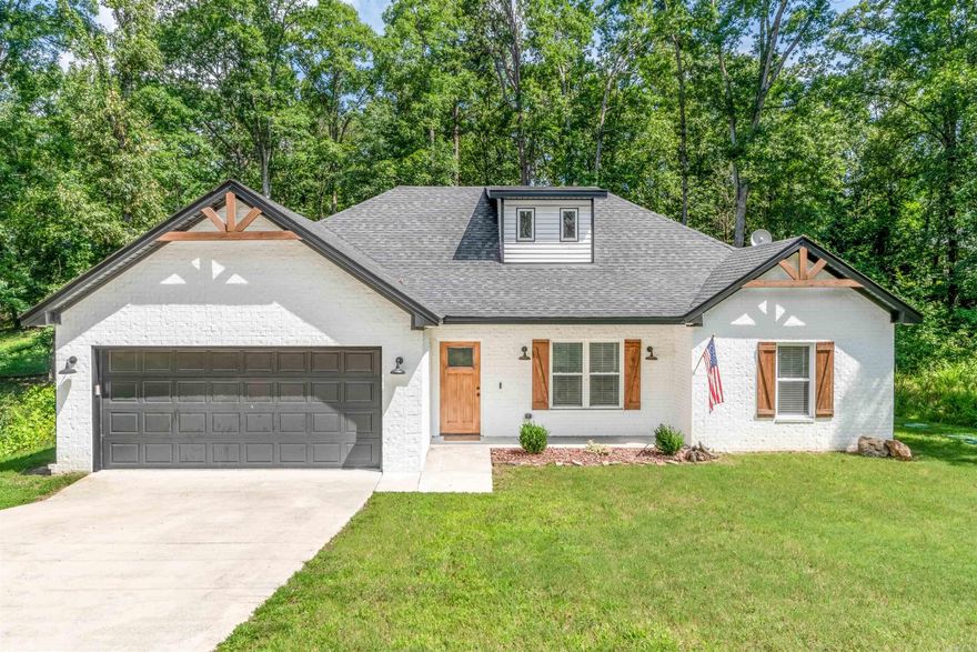 Modern Home in a Resort-Style Community Near Downtown Hot Springs.  Welcome to 136 Stonebriar Dr., a beautifully maintained 3-bedroom, 2-bath home in the gated Diamondhead community of Hot Springs. Built in 2022 and offering 1,531 sq ft of open-concept living space, this home features stylish finishes, a split-bedroom layout, and plenty of natural light.  Located just 20 minutes from historic downtown Hot Springs, you’ll have easy access to the area’s most popular attractions—including Bathhouse Row, Oaklawn Racing Casino Resort, and Lake Hamilton—while enjoying the peaceful, resort-style living of Diamondhead.  As a resident, you’ll enjoy amenities like an 18-hole championship golf course, clubhouse with restaurant, Olympic-size swimming pool, fitness center, and tennis/pickleball courts—all behind the gates of this vibrant, active community.