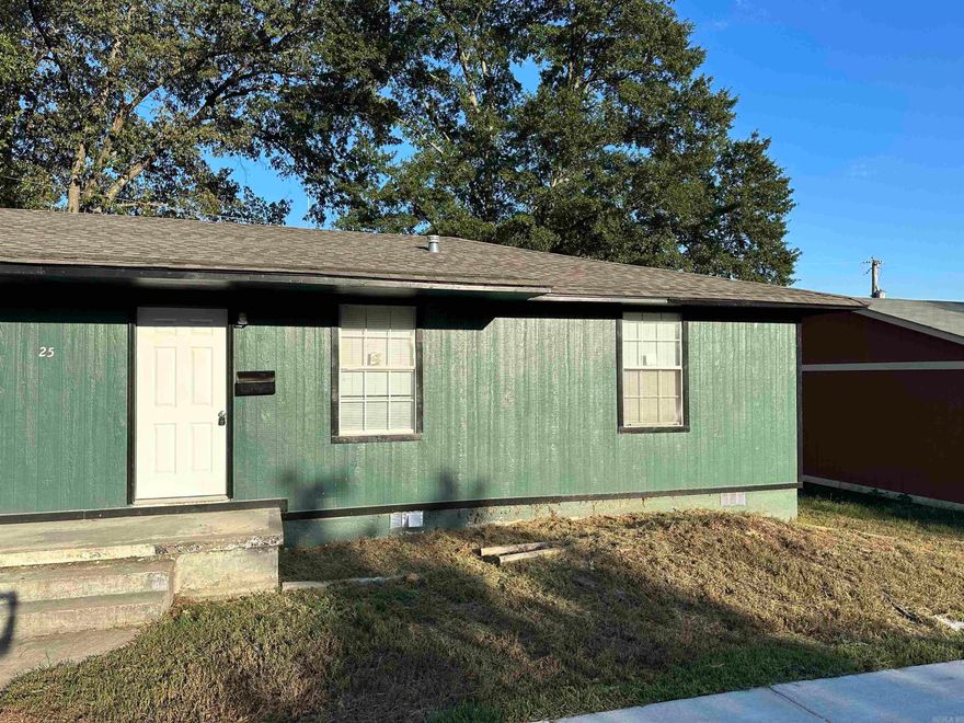 This 2-bedroom, 1-bath house in Benton offers modern amenities and a prime location. The home features granite countertops and brand-new appliances, providing a sleek and functional kitchen space. Situated conveniently to all that Benton has to offer, it's in a highly accessible location. Additionally, the property boasts a spacious backyard, ideal for entertaining or unwinding after a busy day. This charming home is perfect for those seeking both comfort and convenience in a lovely residential setting.