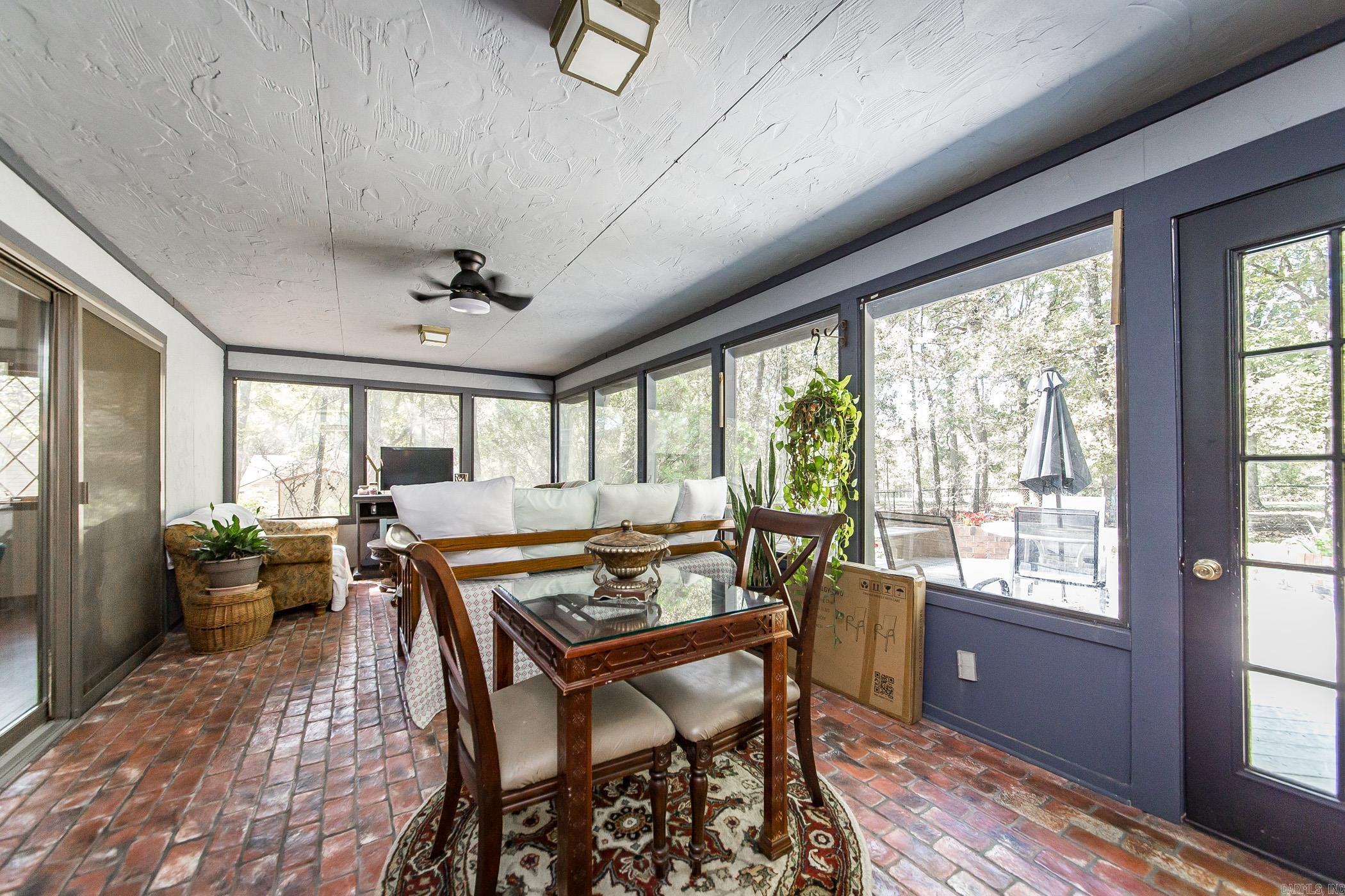 CASTLE RIDGE - Residential
