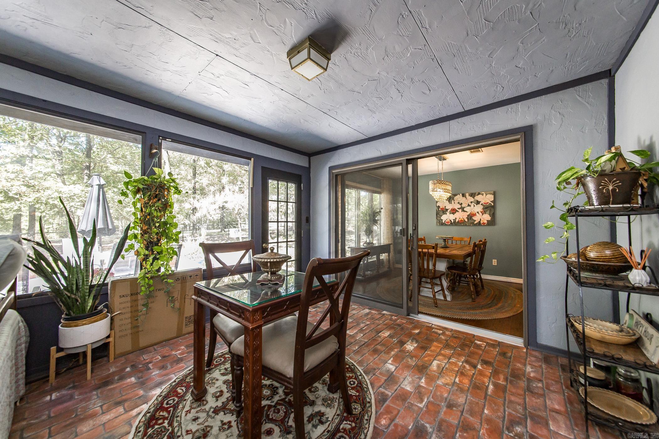 CASTLE RIDGE - Residential