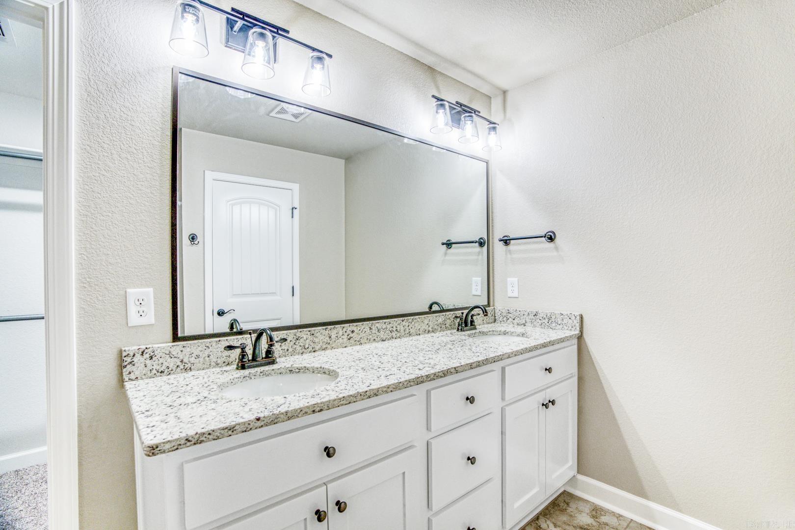 AUTUMN BROOKE - Residential