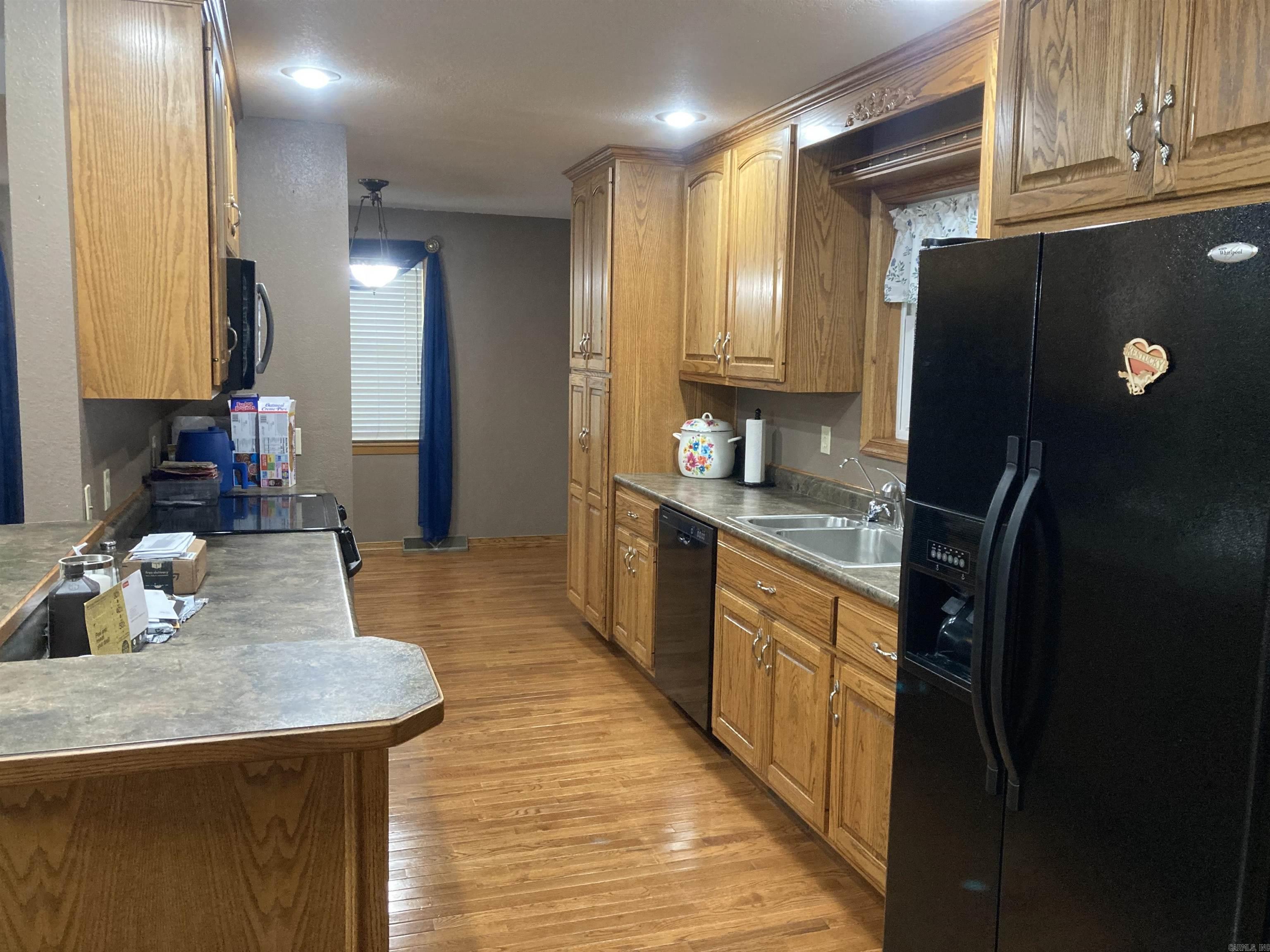 M&B PIGGOTT 2-20-8 - Residential